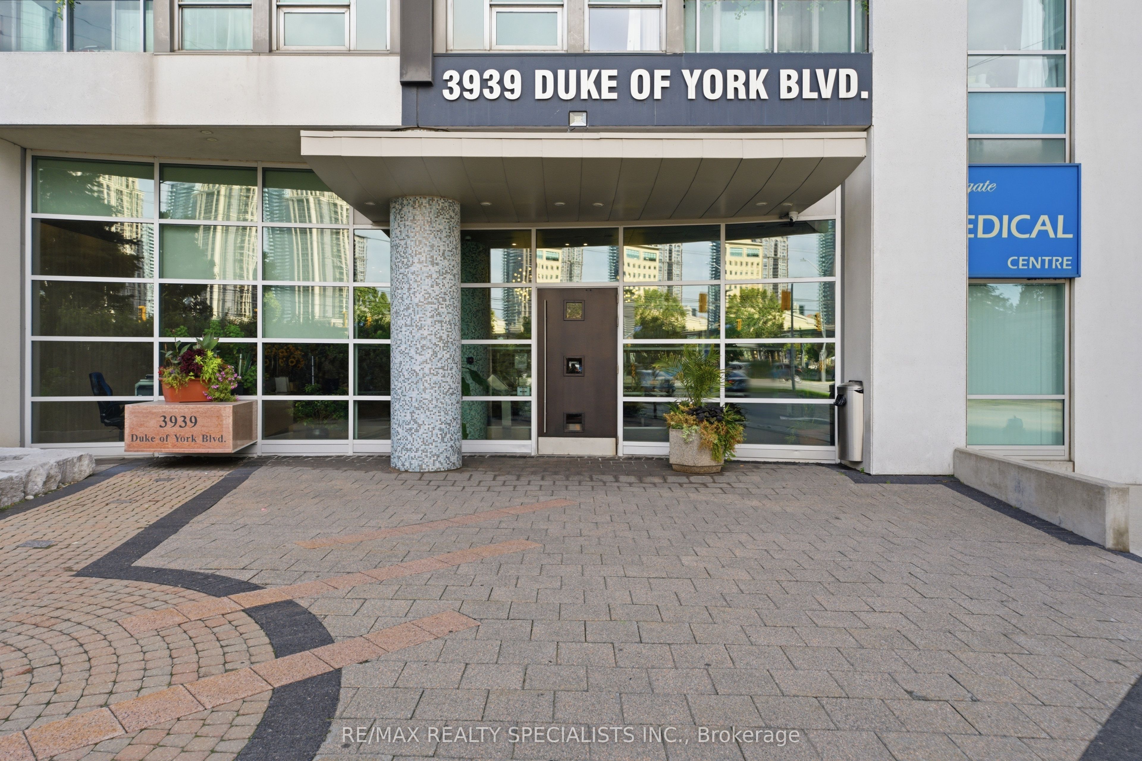 3939 Duke Of York Boulevard 711, Mississauga, ON L5B 4N2 photo 2