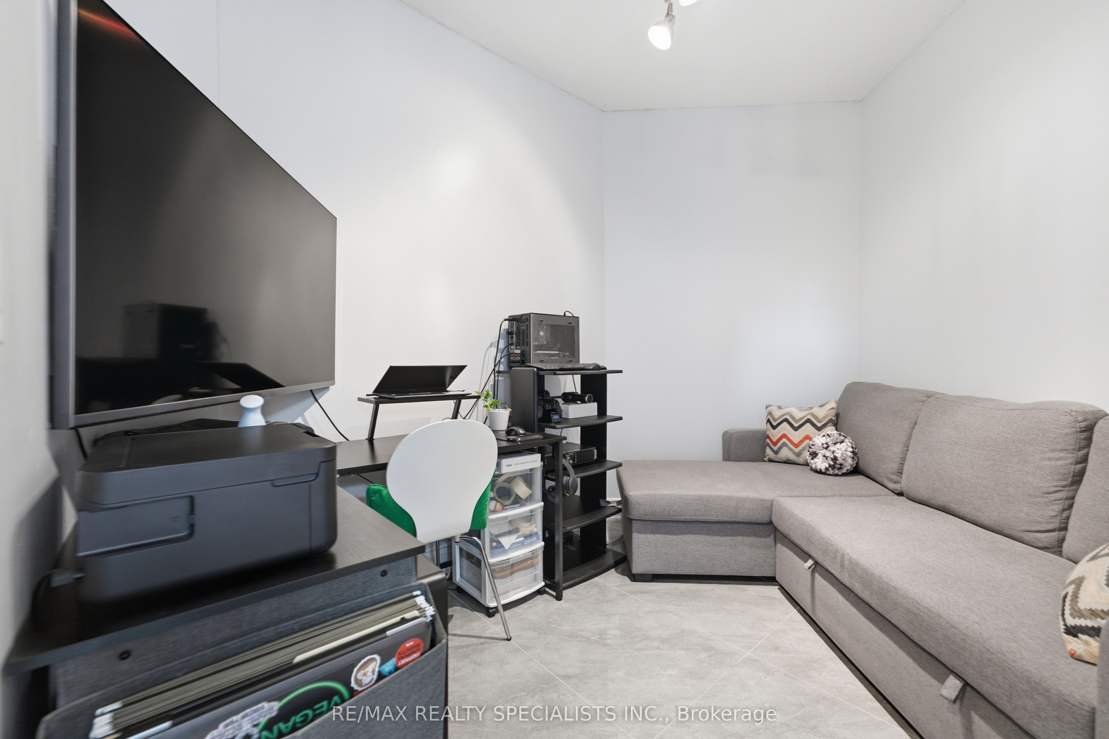 3939 Duke Of York Boulevard 711, Mississauga, ON L5B 4N2 photo 4