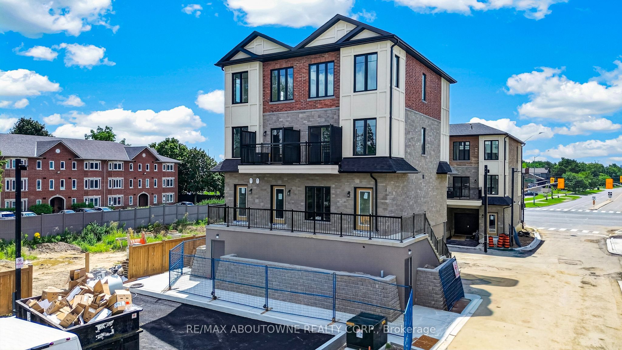 725 Front Royal Street 24, Mississauga, ON L4Y 0C8