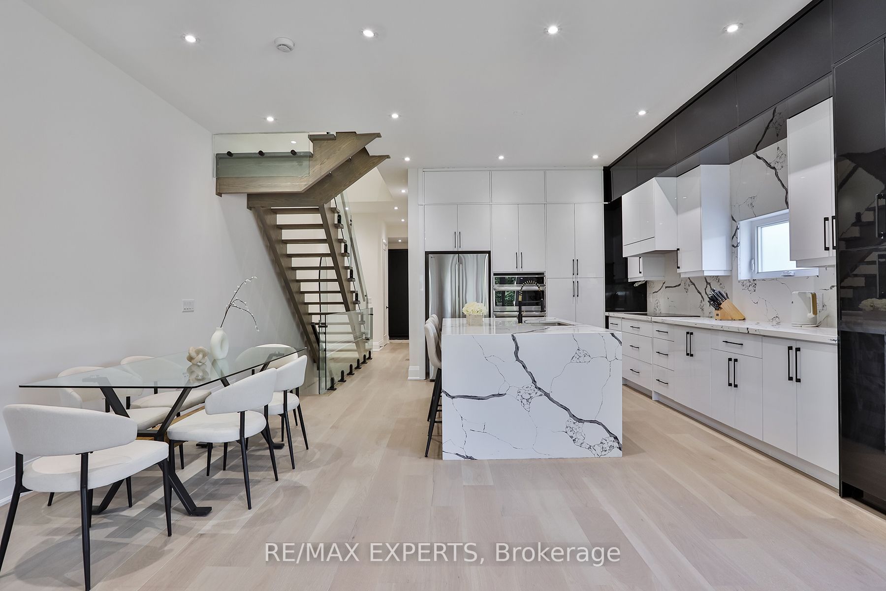 23B Maple Avenue, Mississauga, ON L5H 2S1 photo 2