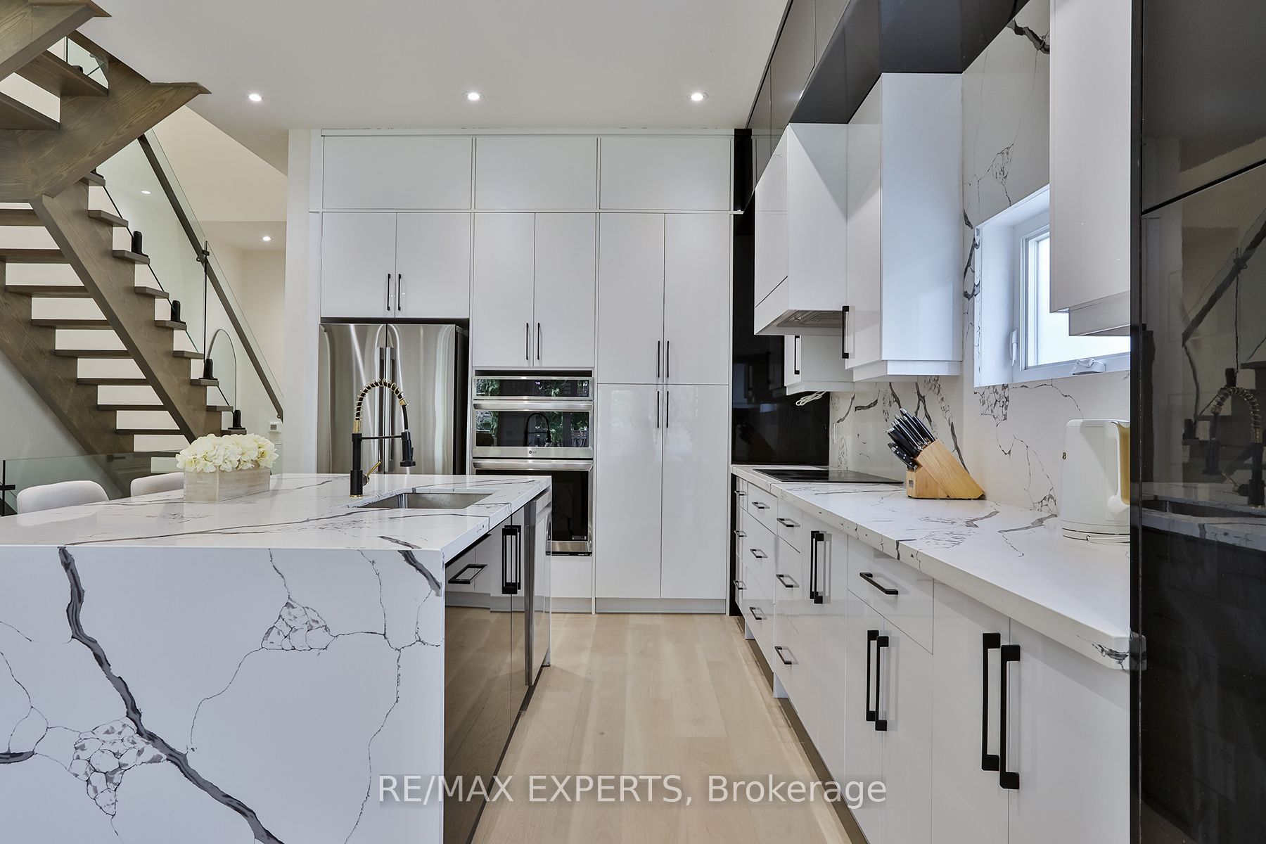 23B Maple Avenue, Mississauga, ON L5H 2S1 photo 3