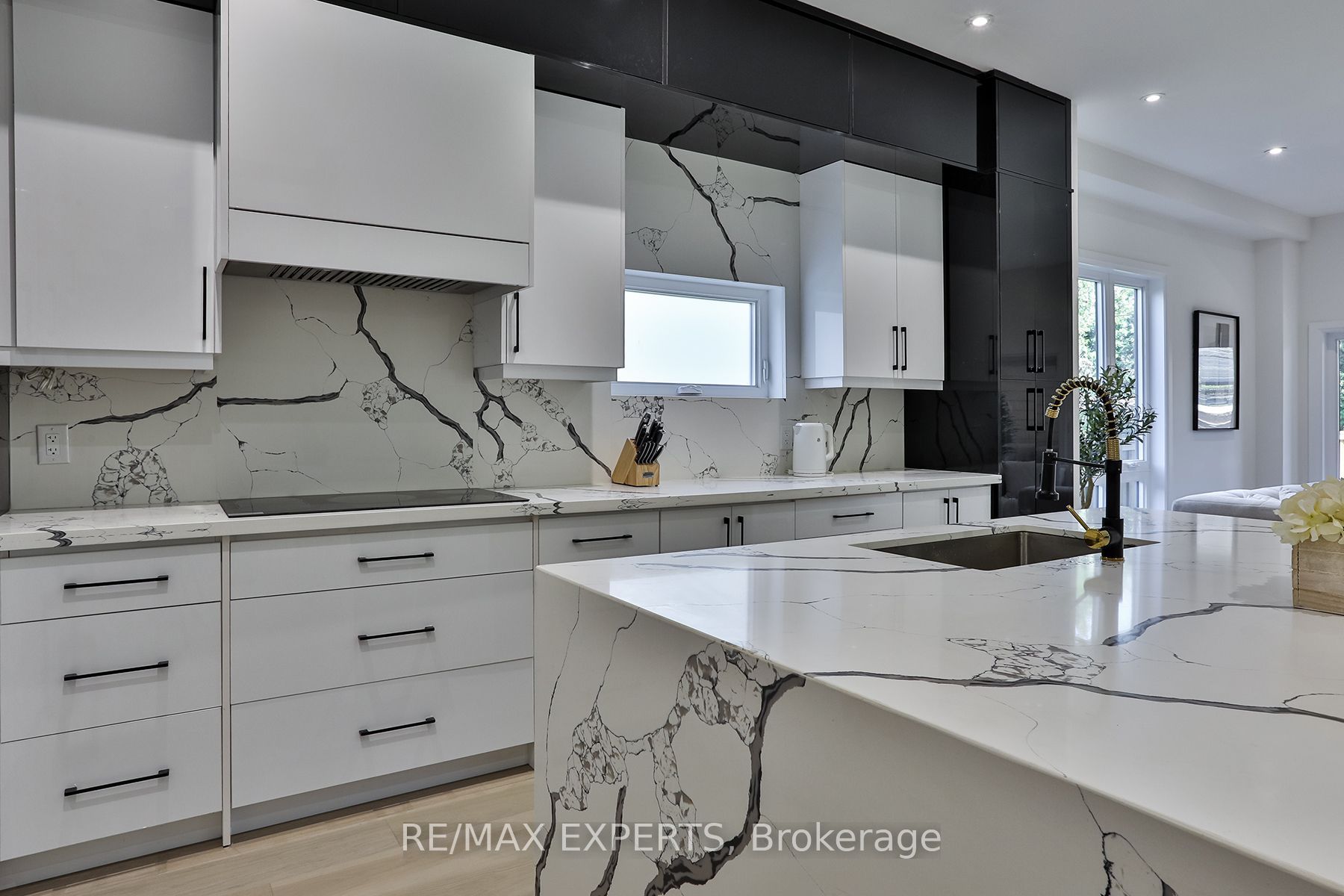 23B Maple Avenue, Mississauga, ON L5H 2S1 photo 4