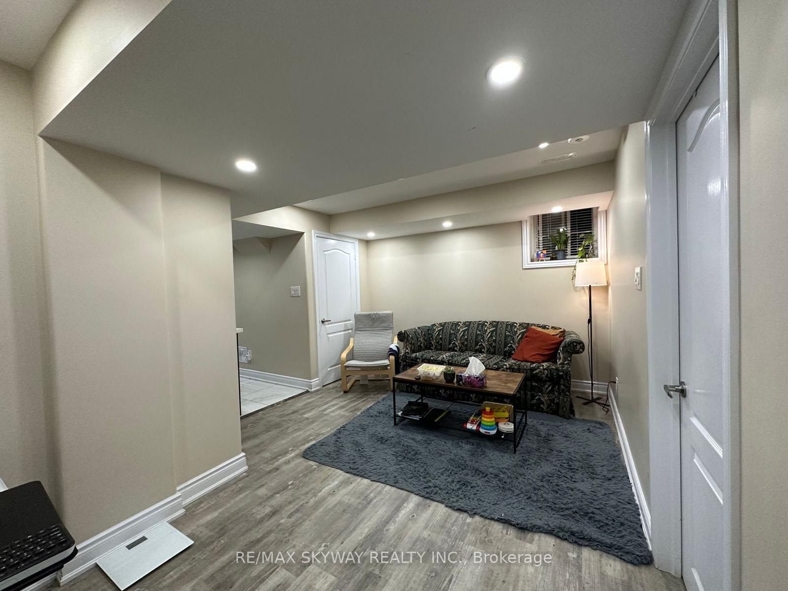 71 Vezna Crescent Basement, Brampton, ON L6X 5K4 photo 2