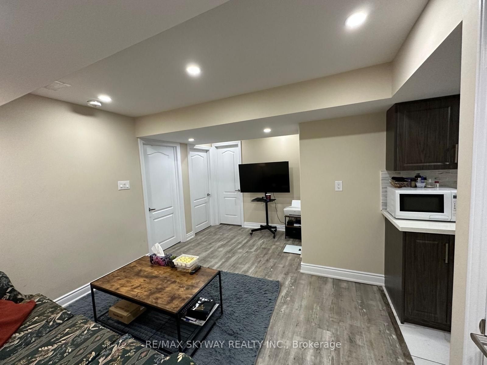 71 Vezna Crescent Basement, Brampton, ON L6X 5K4 photo 3