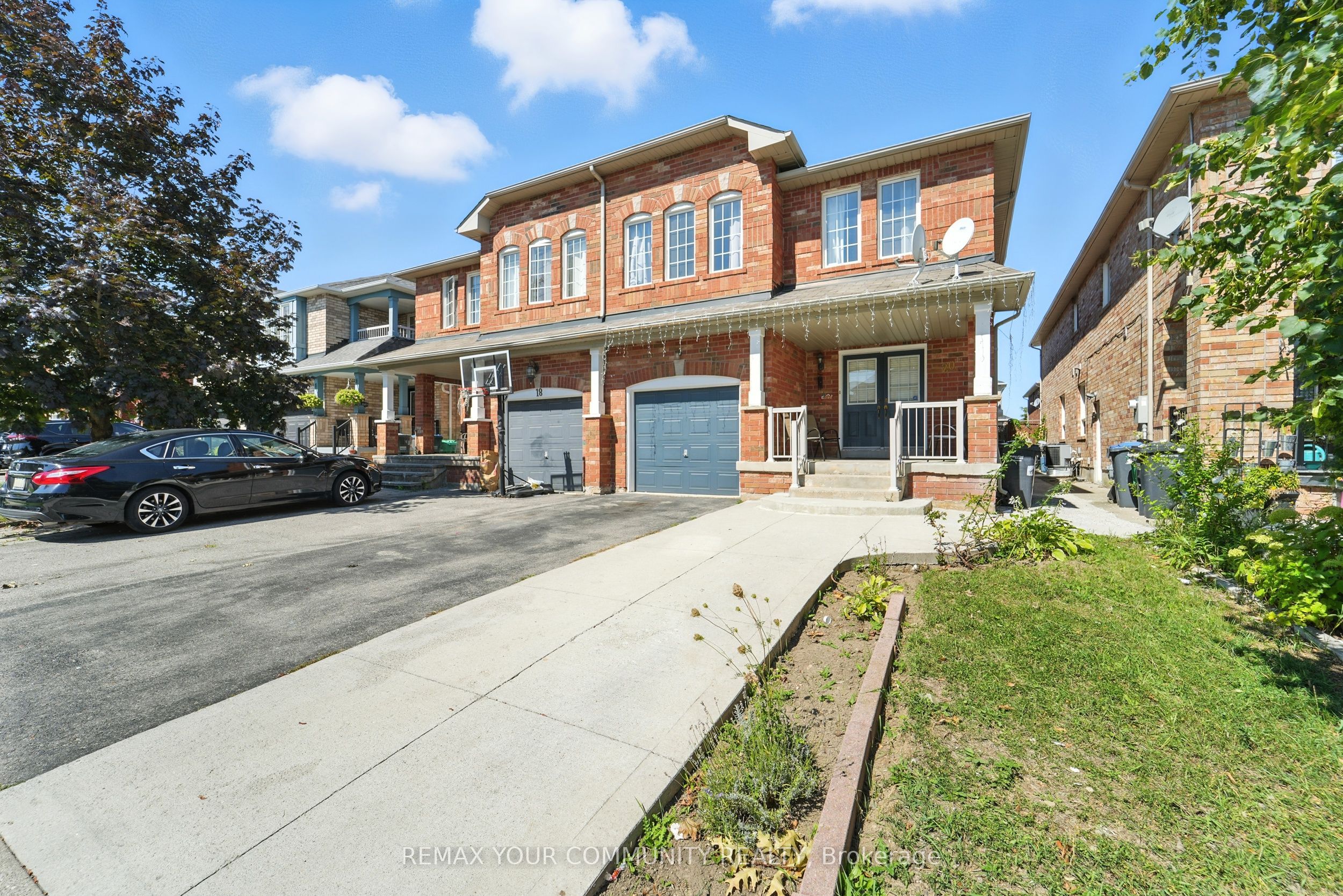 20 Capistro Street E, Brampton, ON L7A 3H7 photo 2