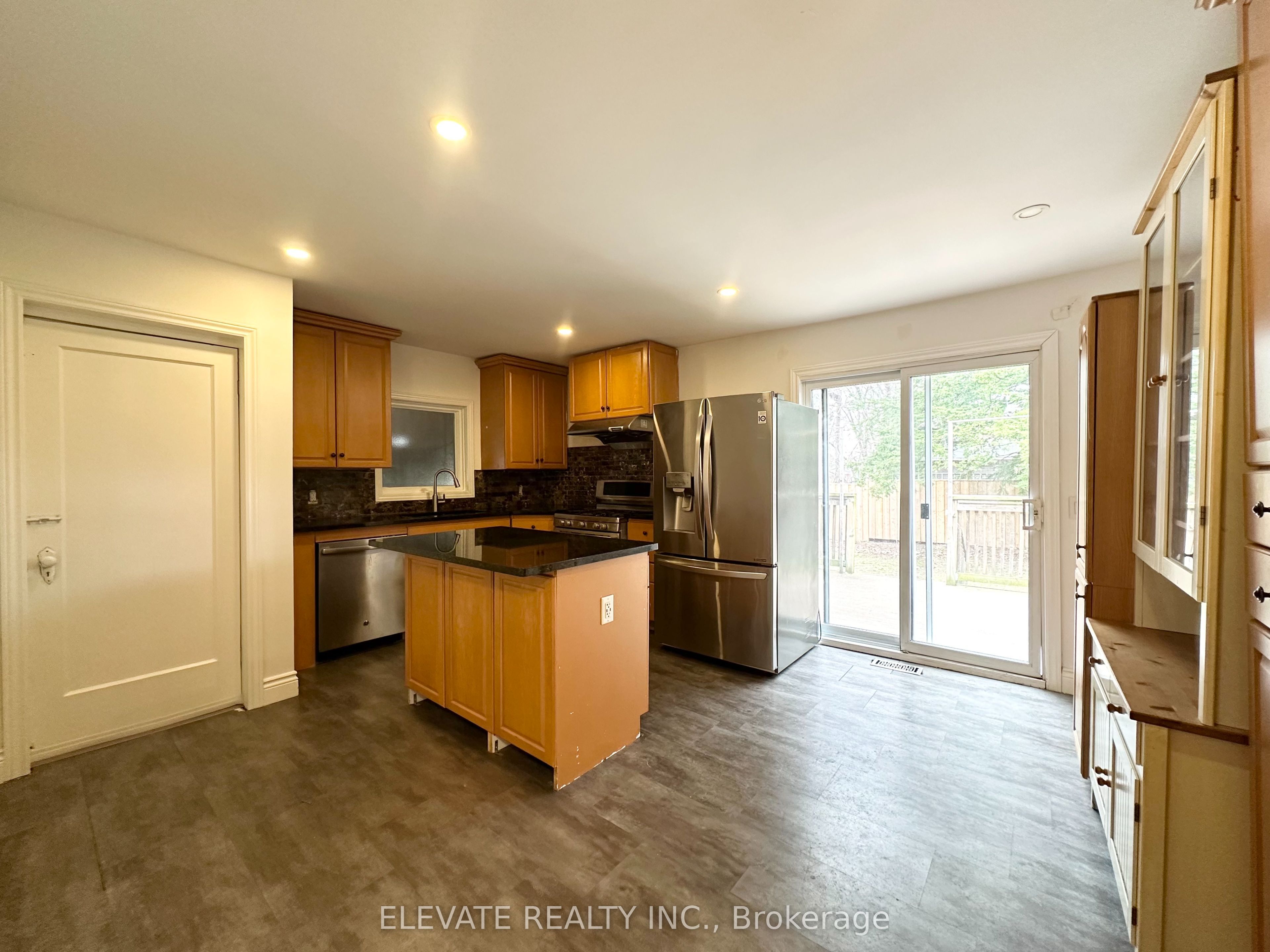 1070 Fergus Avenue Upper, Mississauga, ON L5E 2P1 photo 5