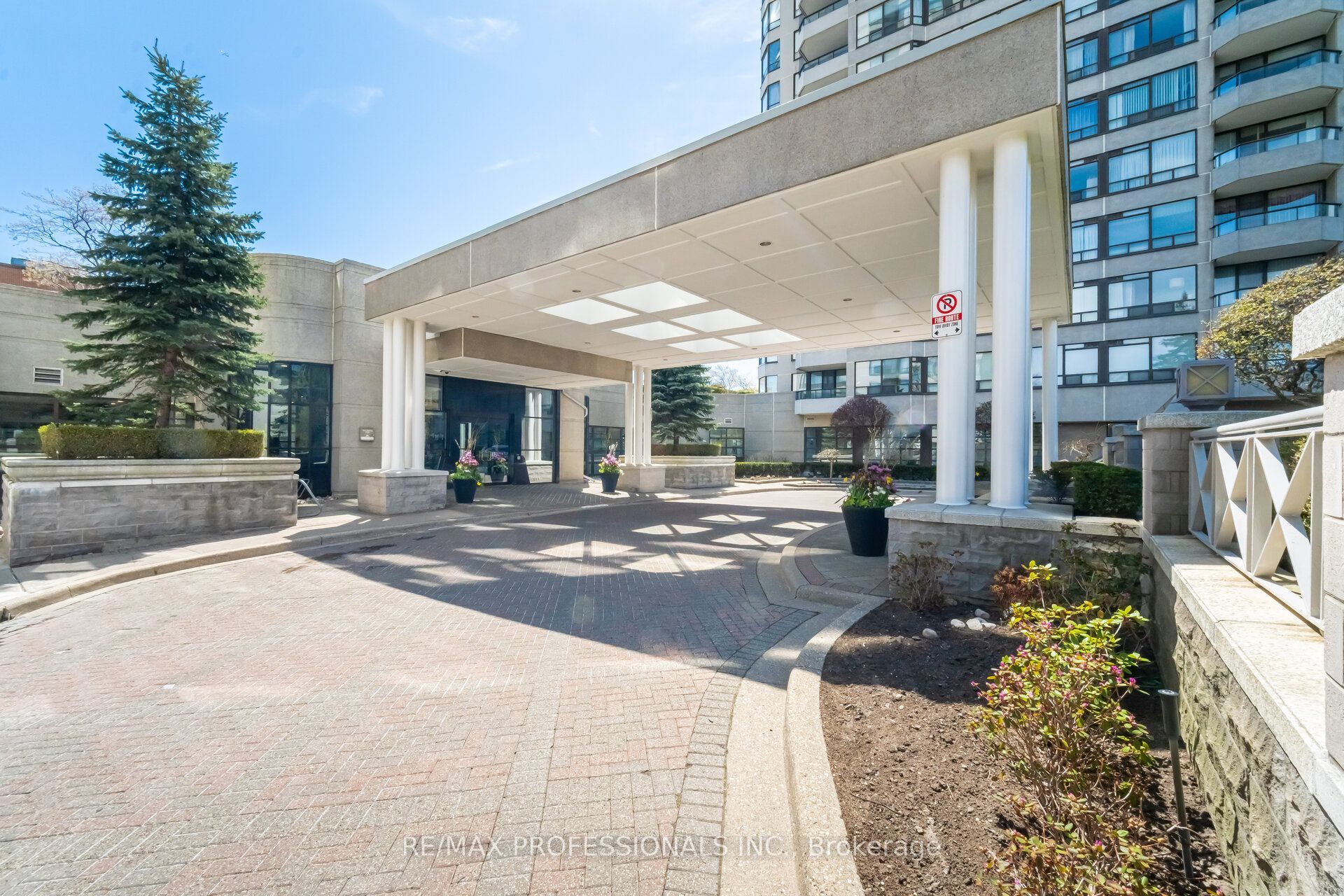 1 Aberfoyle Crescent 1411, Toronto, ON M8X 2X8 photo 2