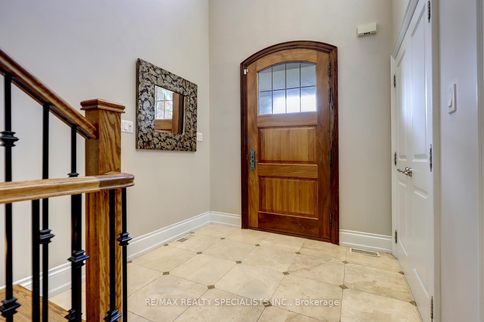 7 Fairlin Drive, Toronto, ON M9B 4J1 photo 3