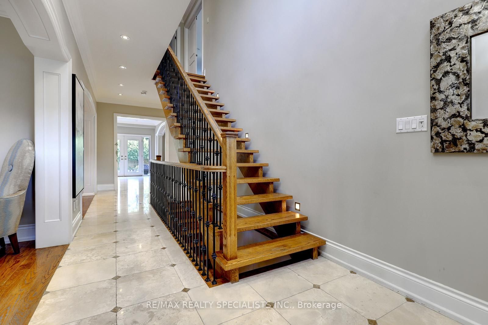 7 Fairlin Drive, Toronto, ON M9B 4J1 photo 4