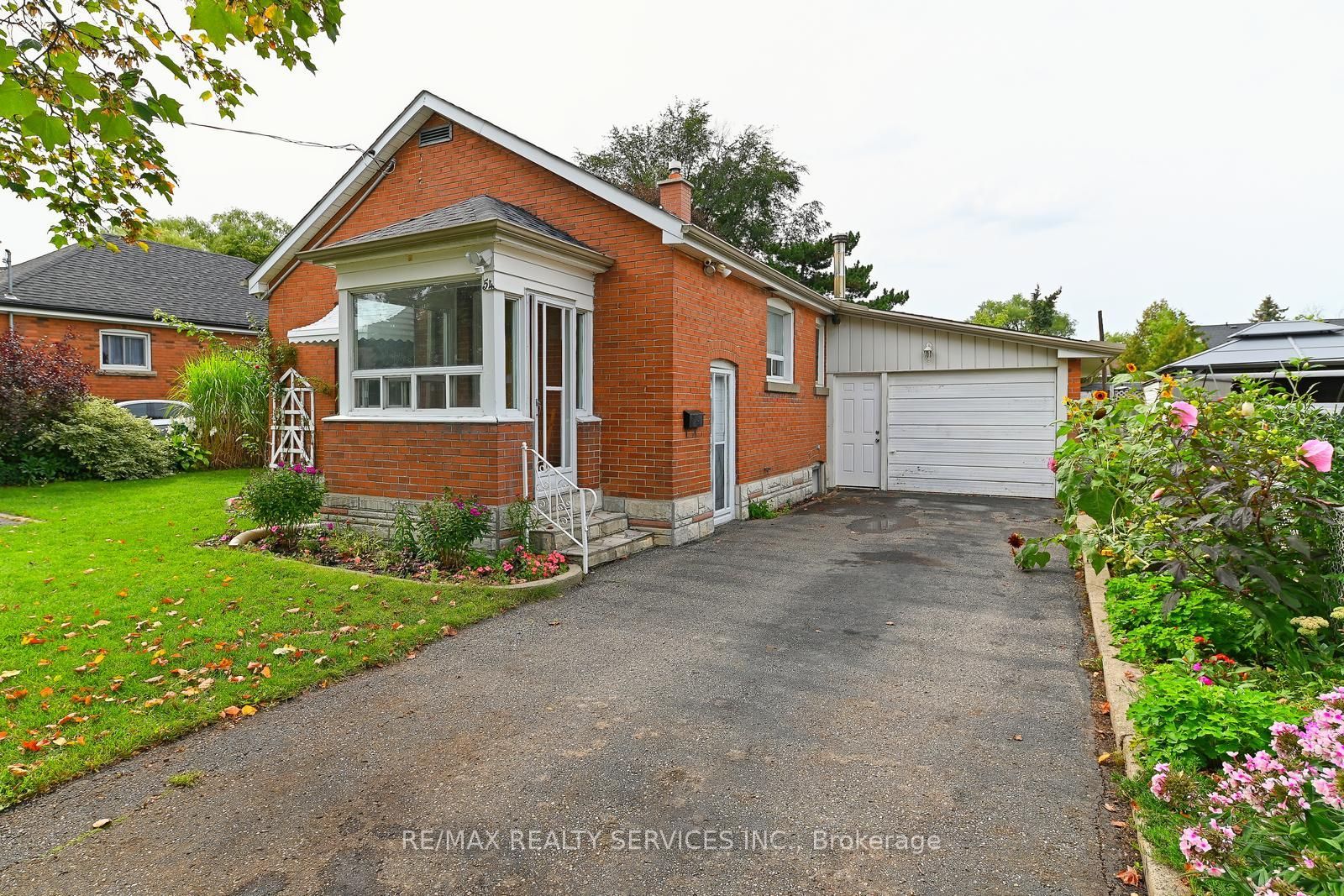 54 Woodward Avenue, Brampton, ON L6V 1K4 photo 2