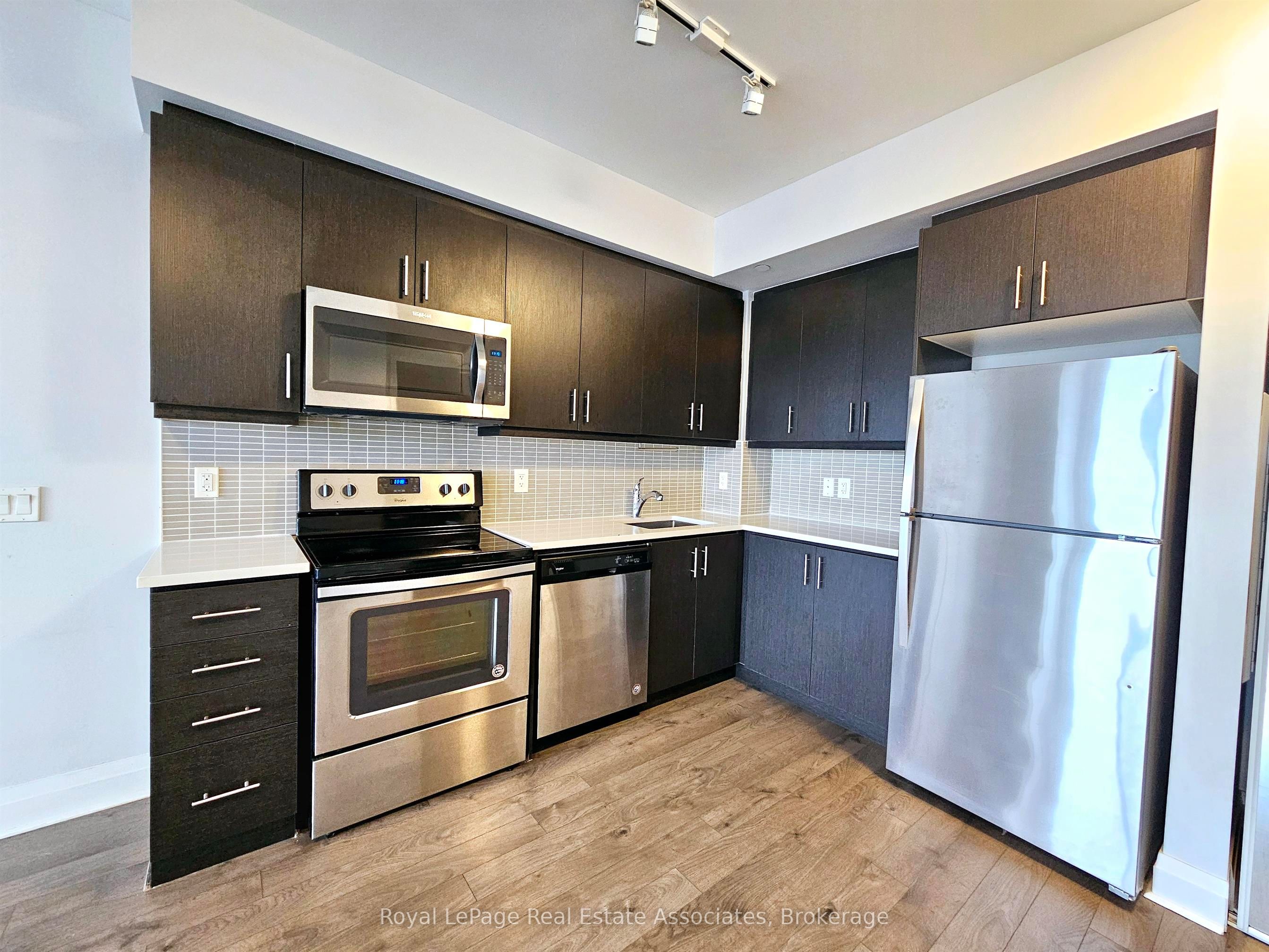 15 Zorra Street 1810, Toronto, ON M8Z 0C1 photo 2