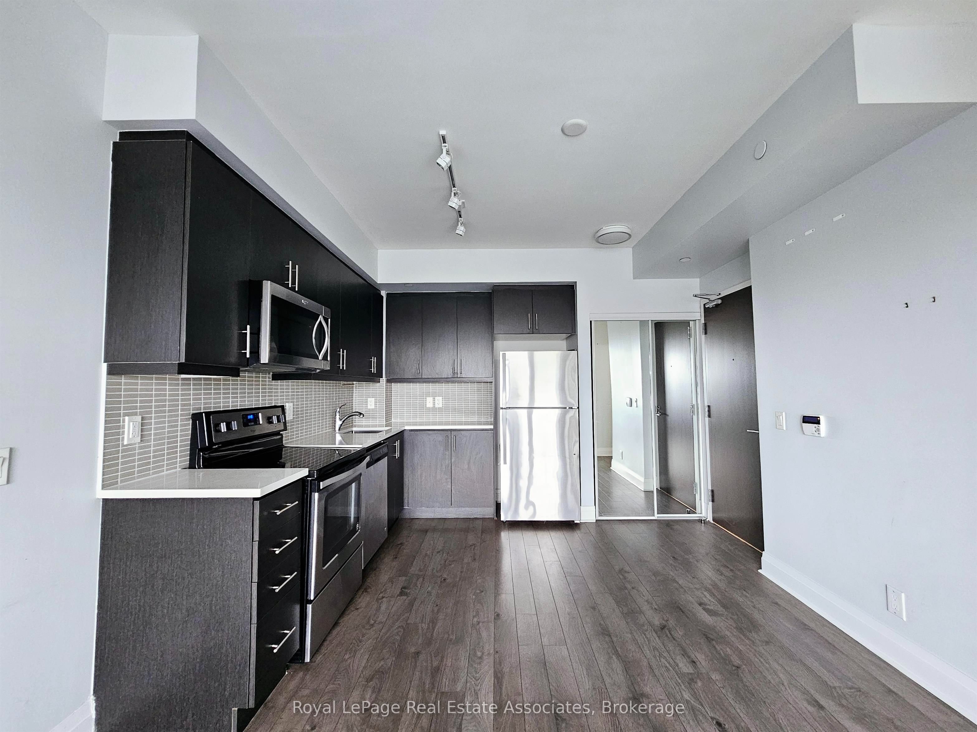 15 Zorra Street 1810, Toronto, ON M8Z 0C1 photo 3