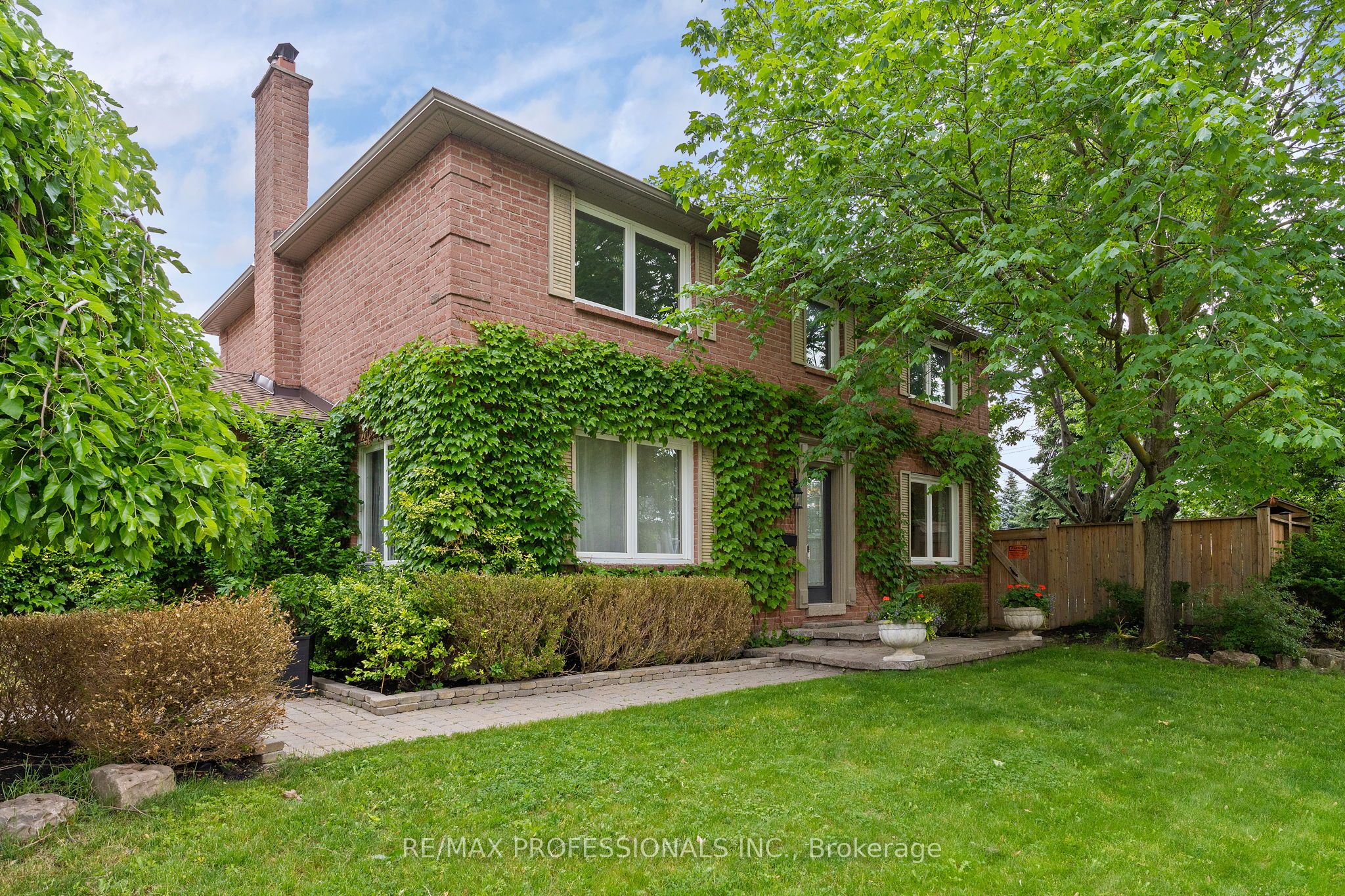6031 Edenwood Drive, Mississauga, ON L5N 2Y6 photo 2