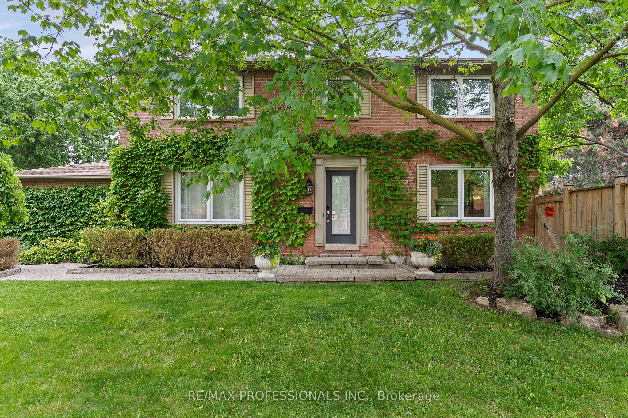 6031 Edenwood Drive, Mississauga, ON L5N 2Y6 photo 3