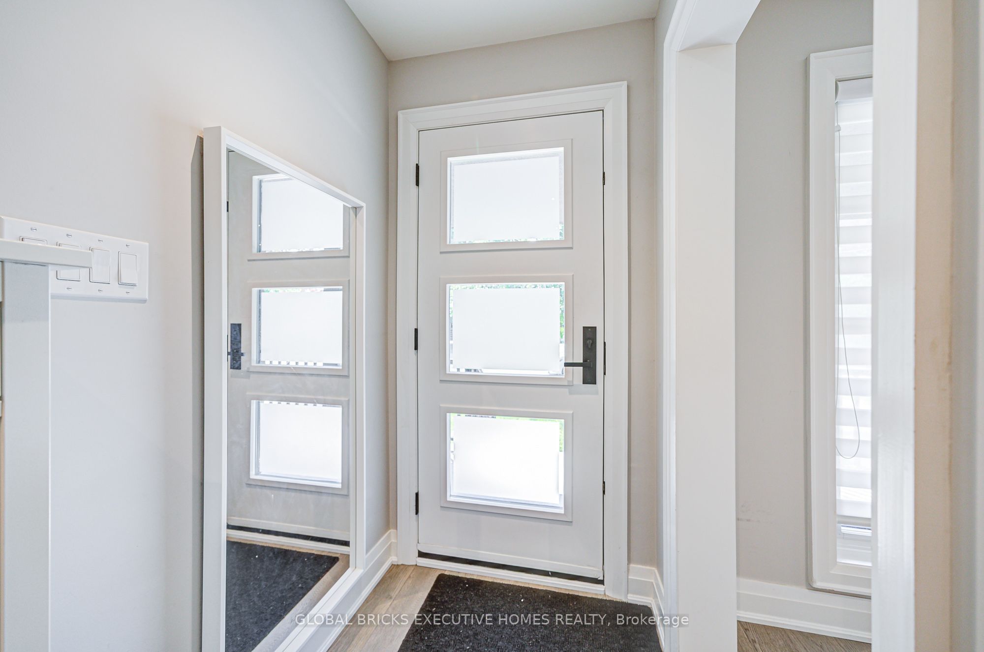 6 Cardigan Road, Toronto, ON M8Z 2V9 photo 3