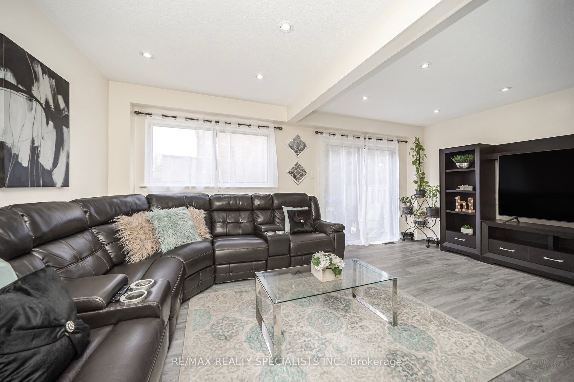 144 Fleetwood Crescent, Brampton, ON L6T 2E6 photo 4