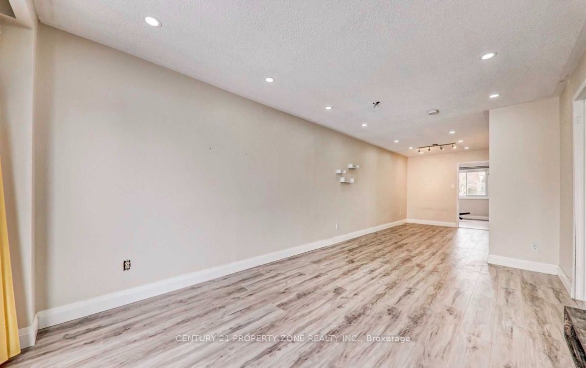 346 Montego Road Main, Mississauga, ON L5B 1C7 photo 3