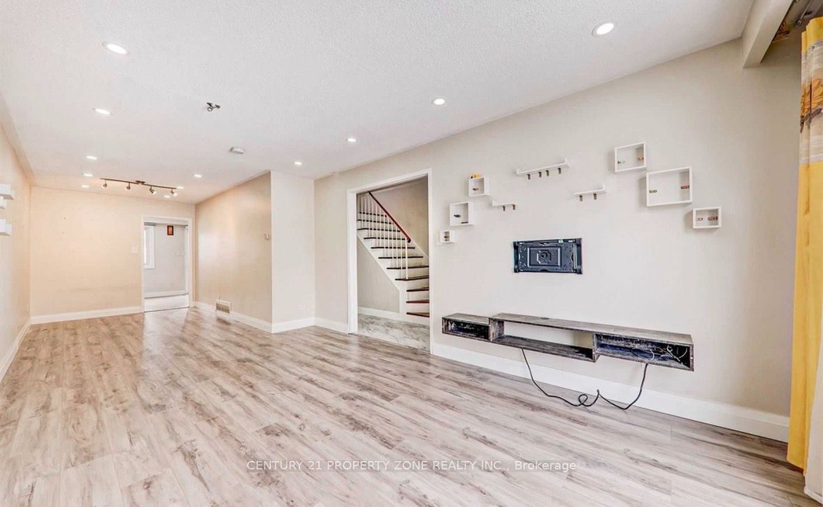 346 Montego Road Main, Mississauga, ON L5B 1C7 photo 4