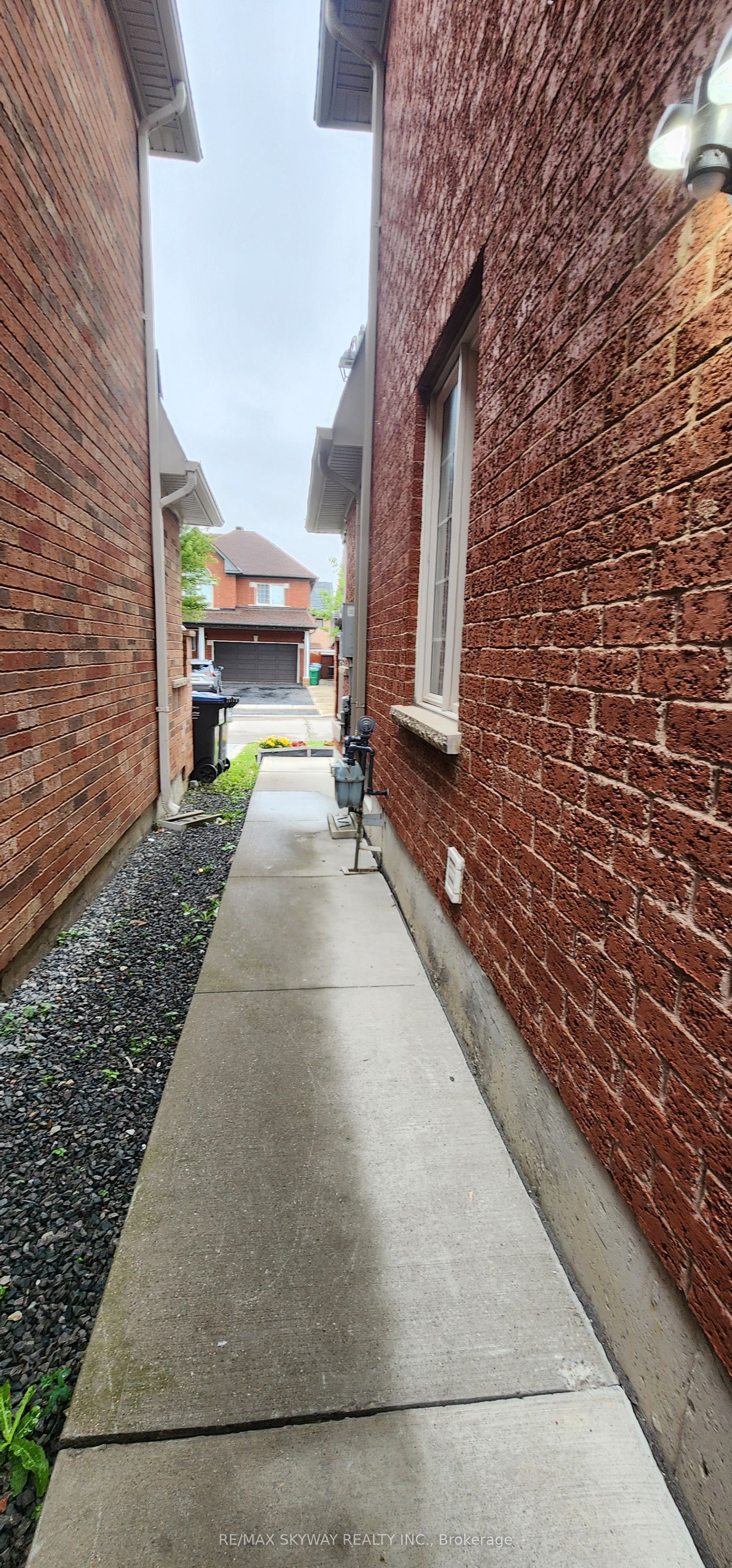 68 Cobblehill Crescent, Brampton, ON L6P 2M4 photo 2