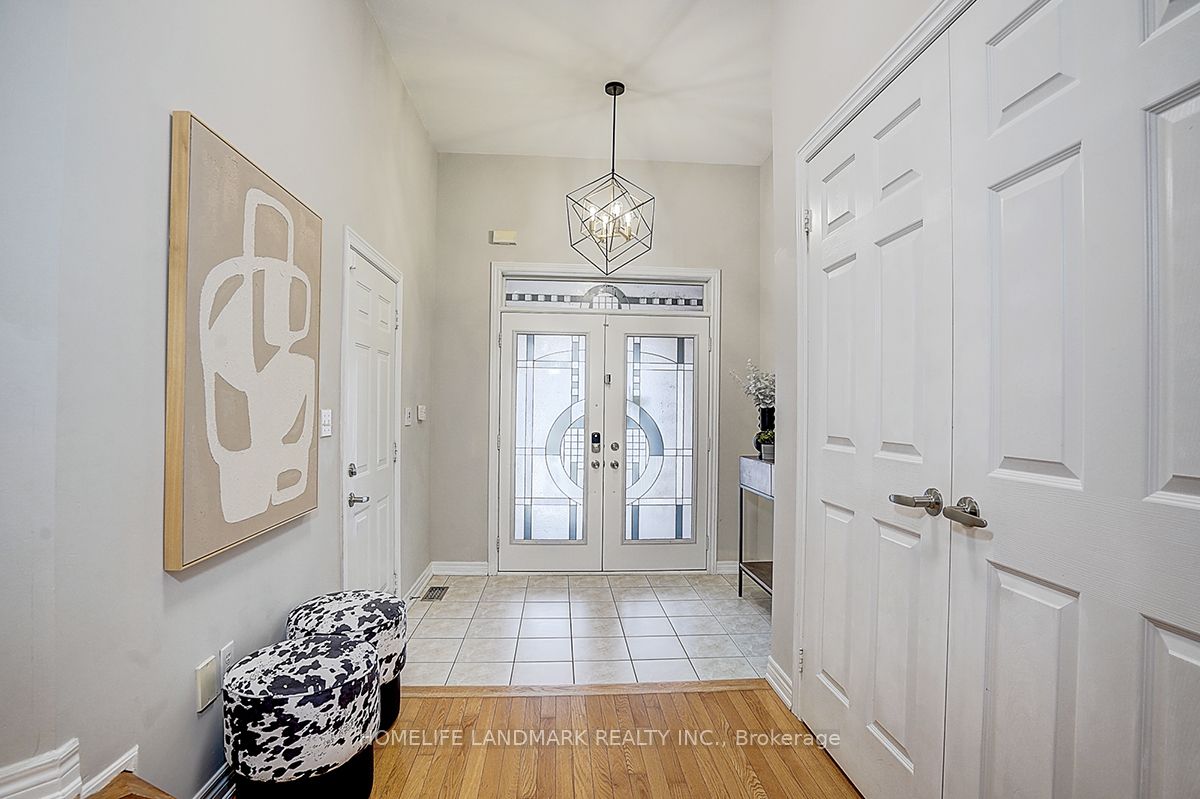 2455 Felhaber Crescent, Oakville, ON L6H 7N8 photo 3