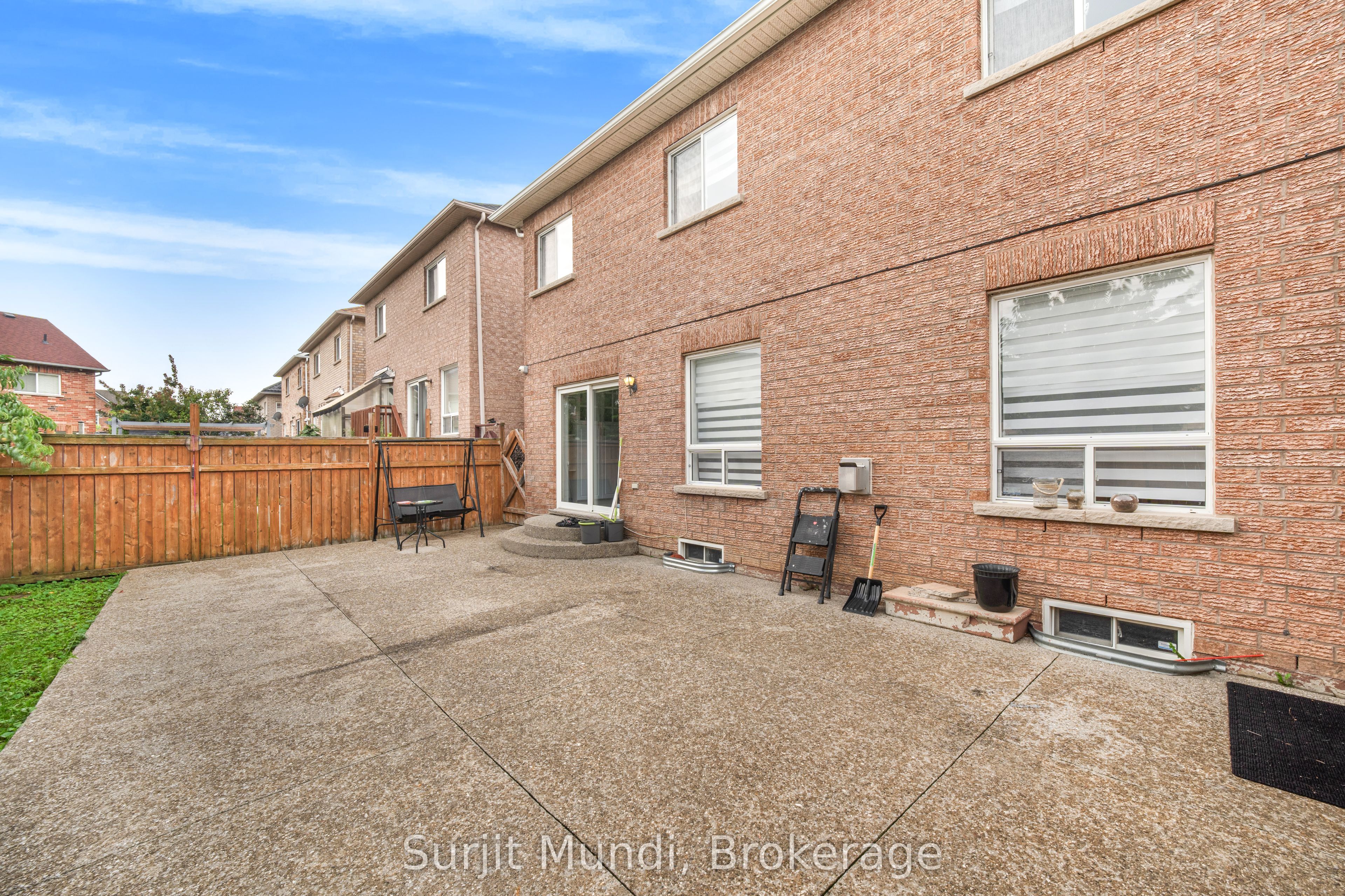 21 Amboise Crescent, Brampton, ON L7A 3H2 photo 5