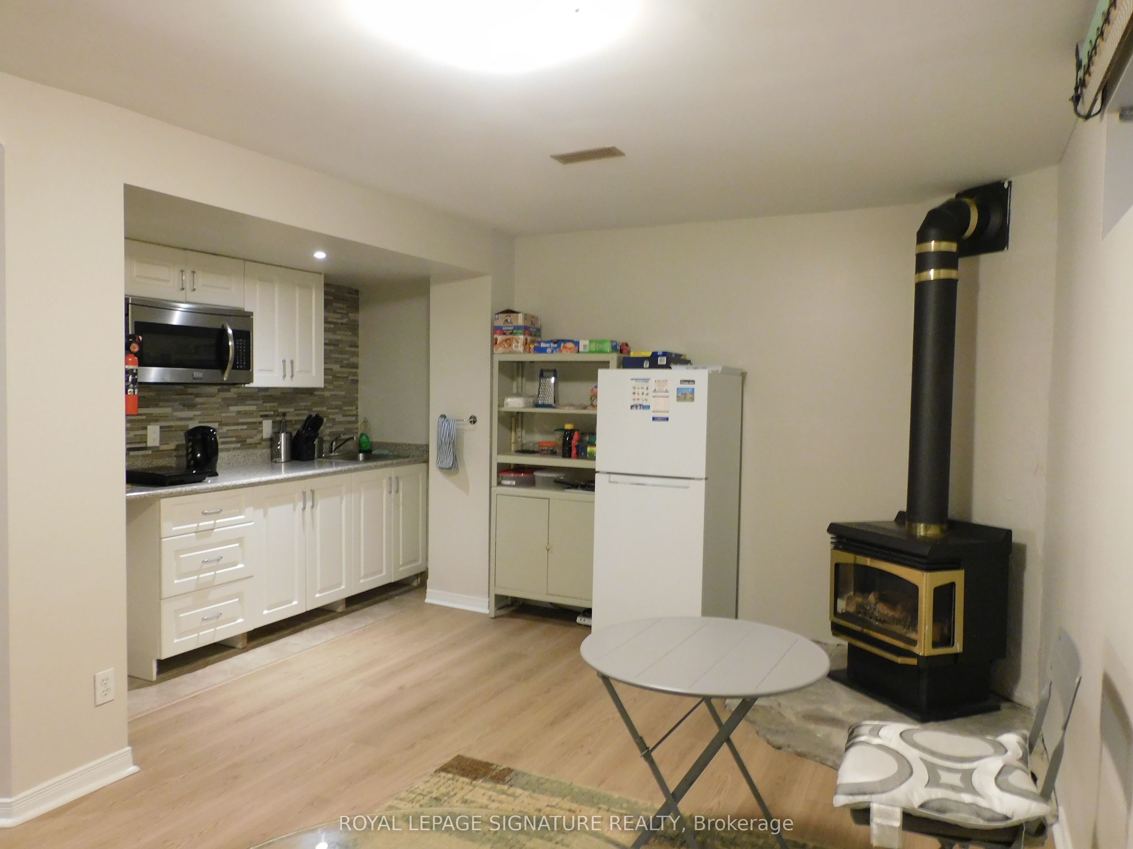 1132 Queen Street W, Mississauga, ON L5H 4K2 photo 2