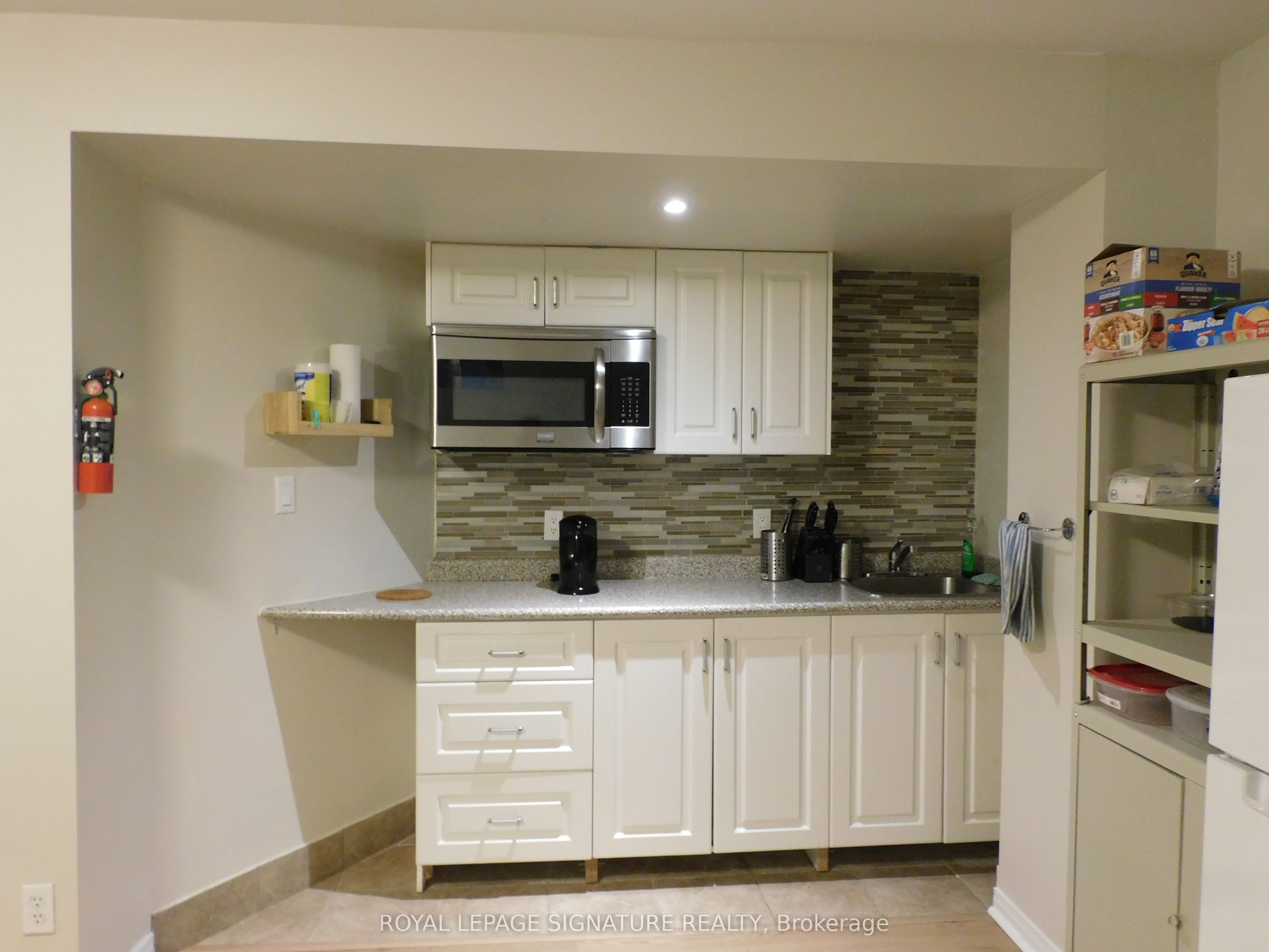 1132 Queen Street W, Mississauga, ON L5H 4K2 photo 3