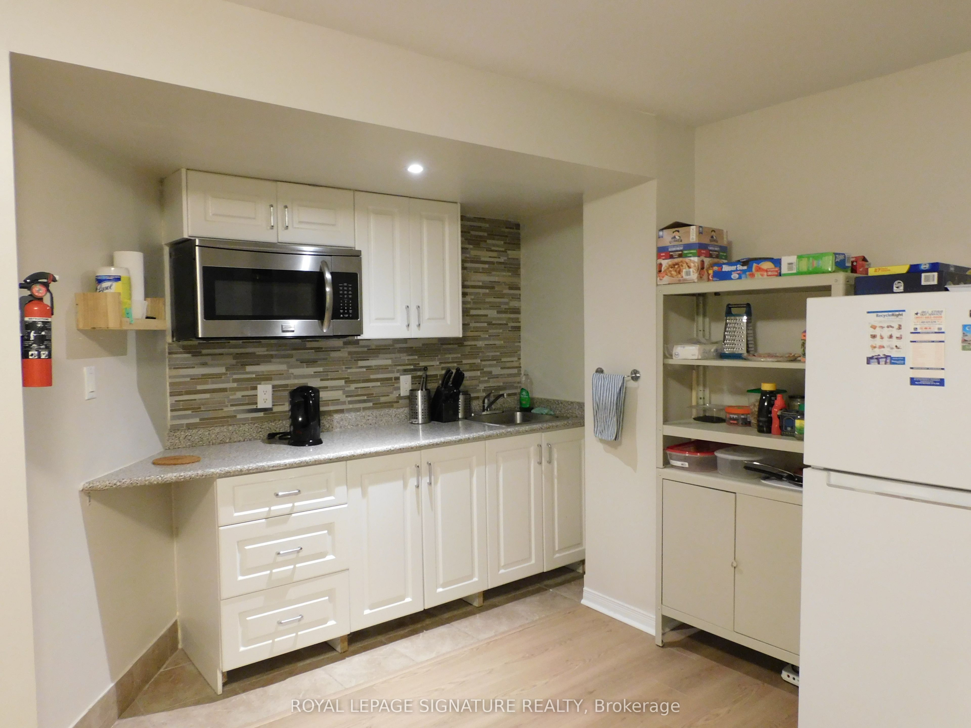 1132 Queen Street W, Mississauga, ON L5H 4K2 photo 4