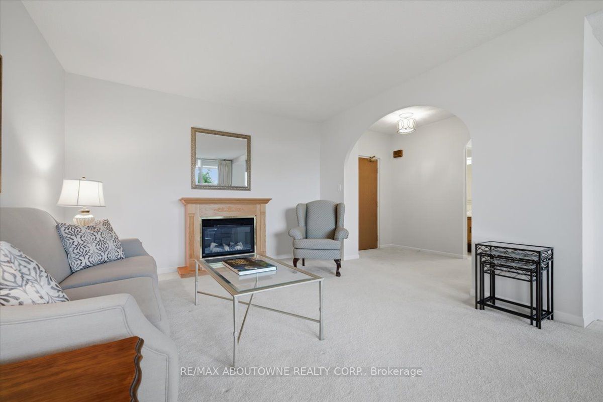 5250 Lakeshore Road 401, Burlington, ON L7L 5L2 photo 5