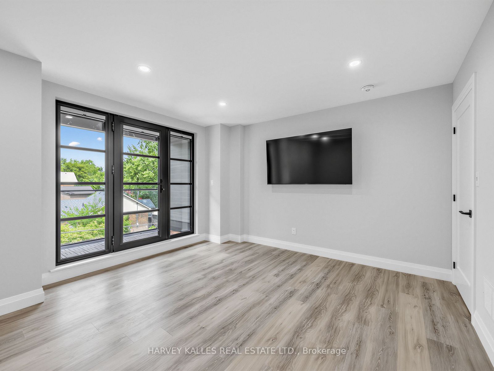 102 Shaver Avenue N 4, Toronto, ON M9B 4N7 photo 5