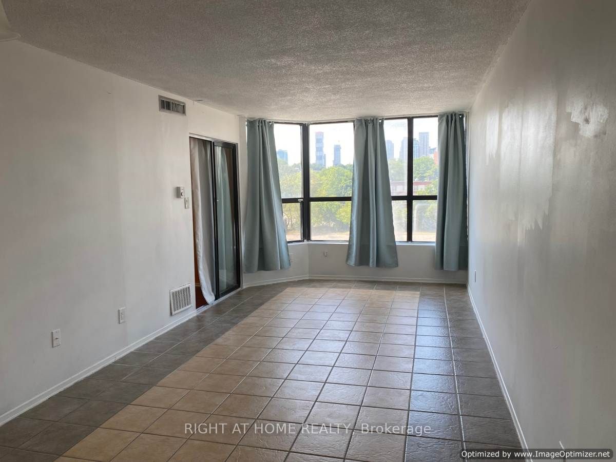 25 Agnes Street 302, Mississauga, ON L5B 3X7 photo 4