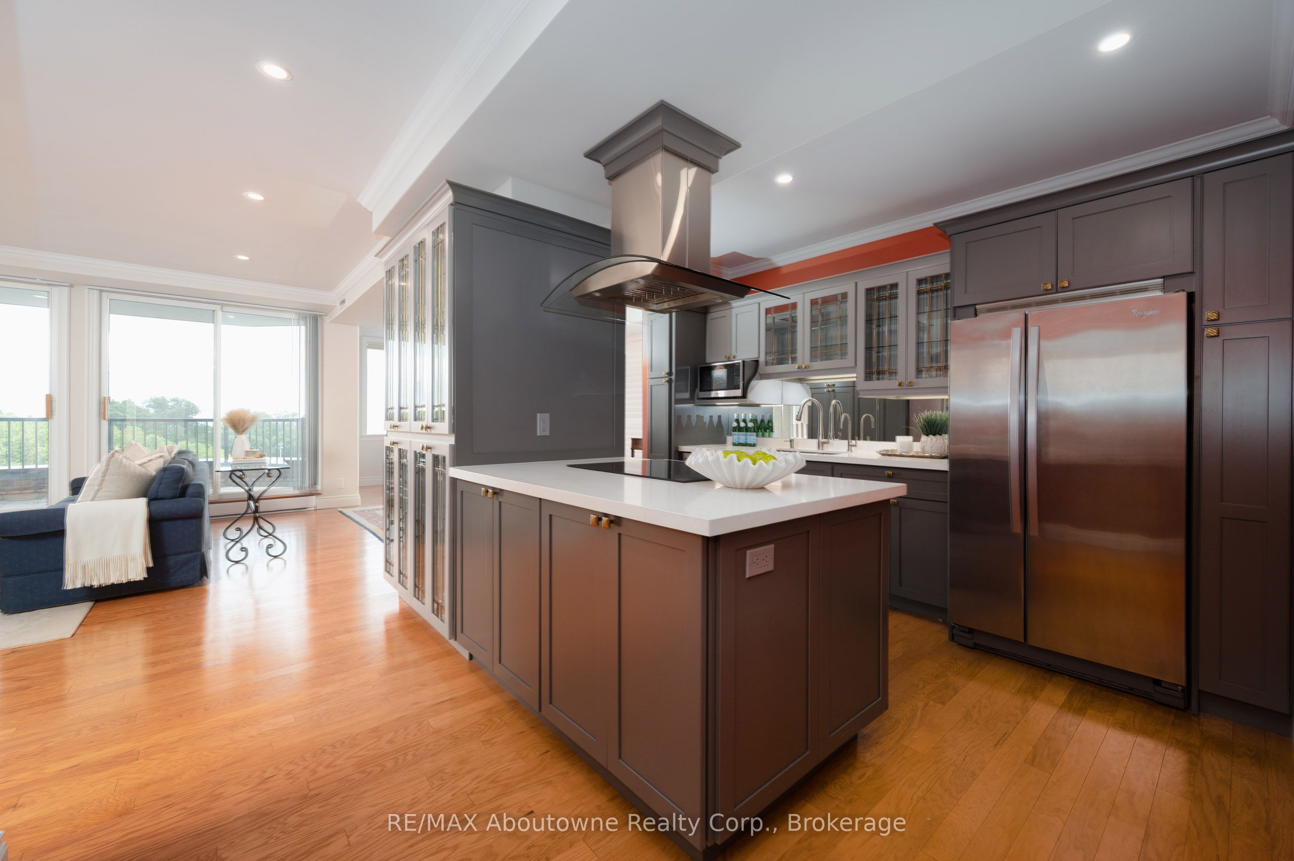100 Lakeshore Road E 1105, Oakville, ON L6J 6M9 photo 5