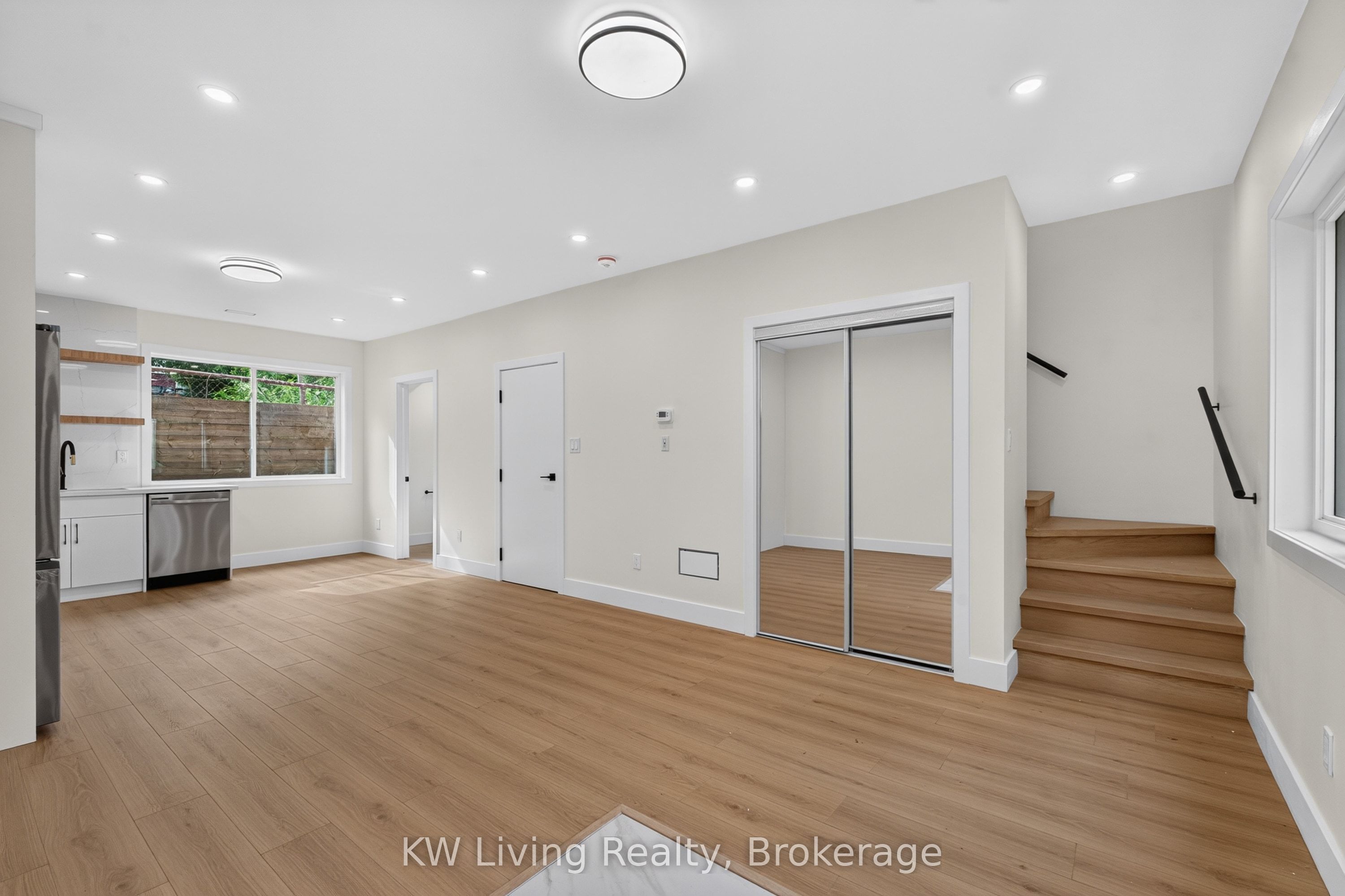 484 Westmount Ave Avenue Garden Suite, Toronto, ON M6E 3N5 photo 5