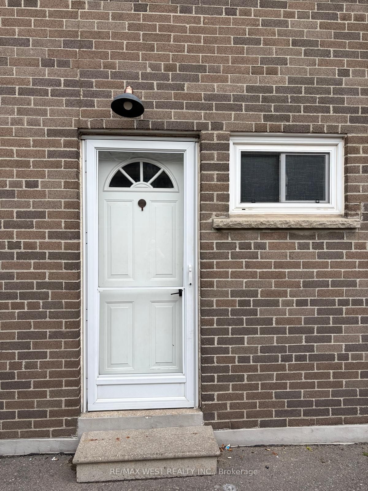 97 Elnathan Crescent Basement, Toronto, ON M9L 2G2 photo 2
