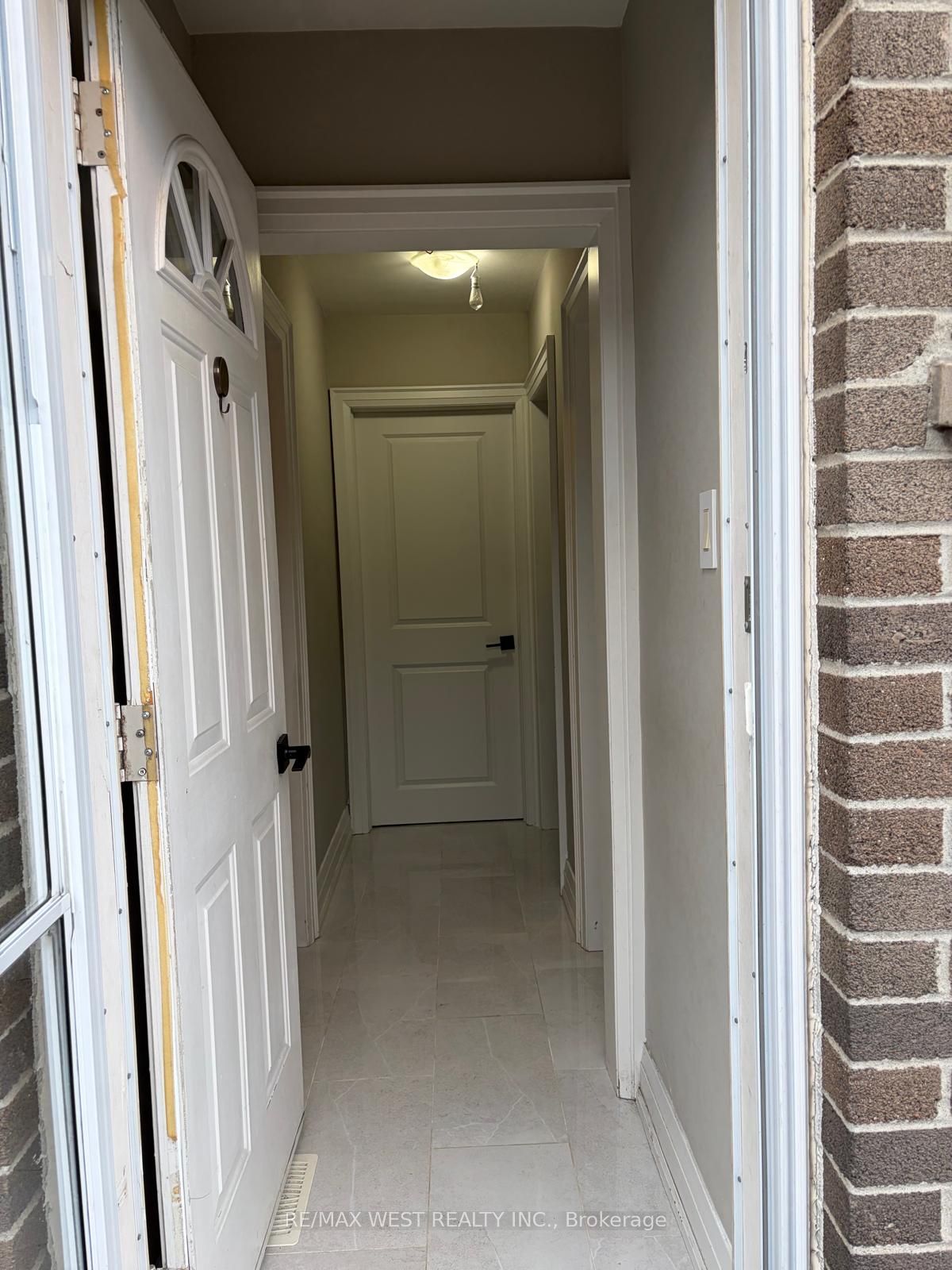 97 Elnathan Crescent Basement, Toronto, ON M9L 2G2 photo 3