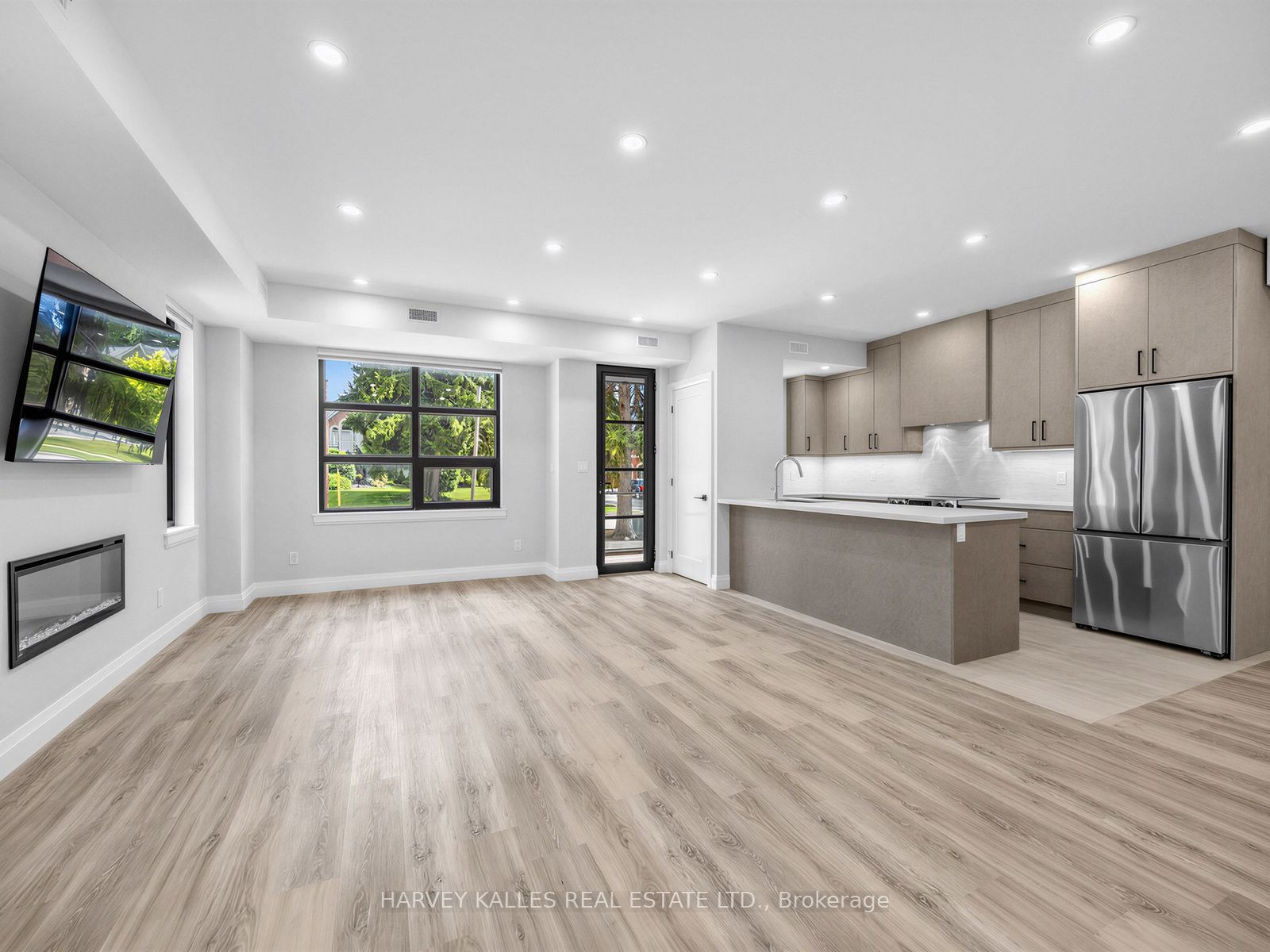 102 Shaver Avenue N 1, Toronto, ON M9B 4N7 photo 3
