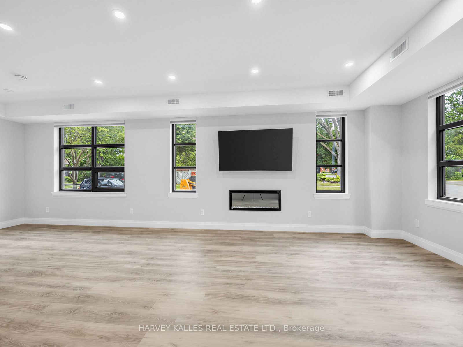 102 Shaver Avenue N 1, Toronto, ON M9B 4N7 photo 4