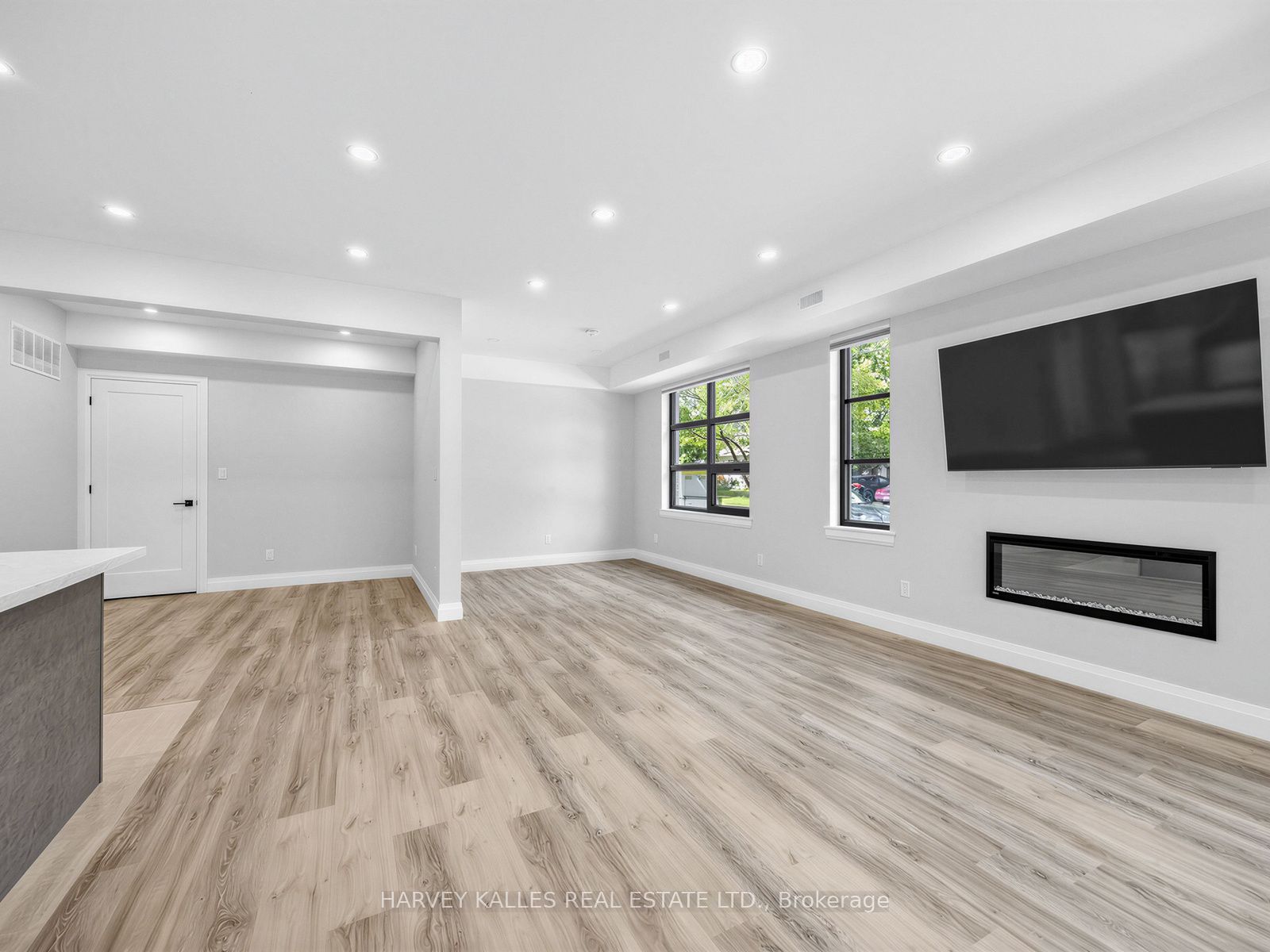 102 Shaver Avenue N 1, Toronto, ON M9B 4N7 photo 5