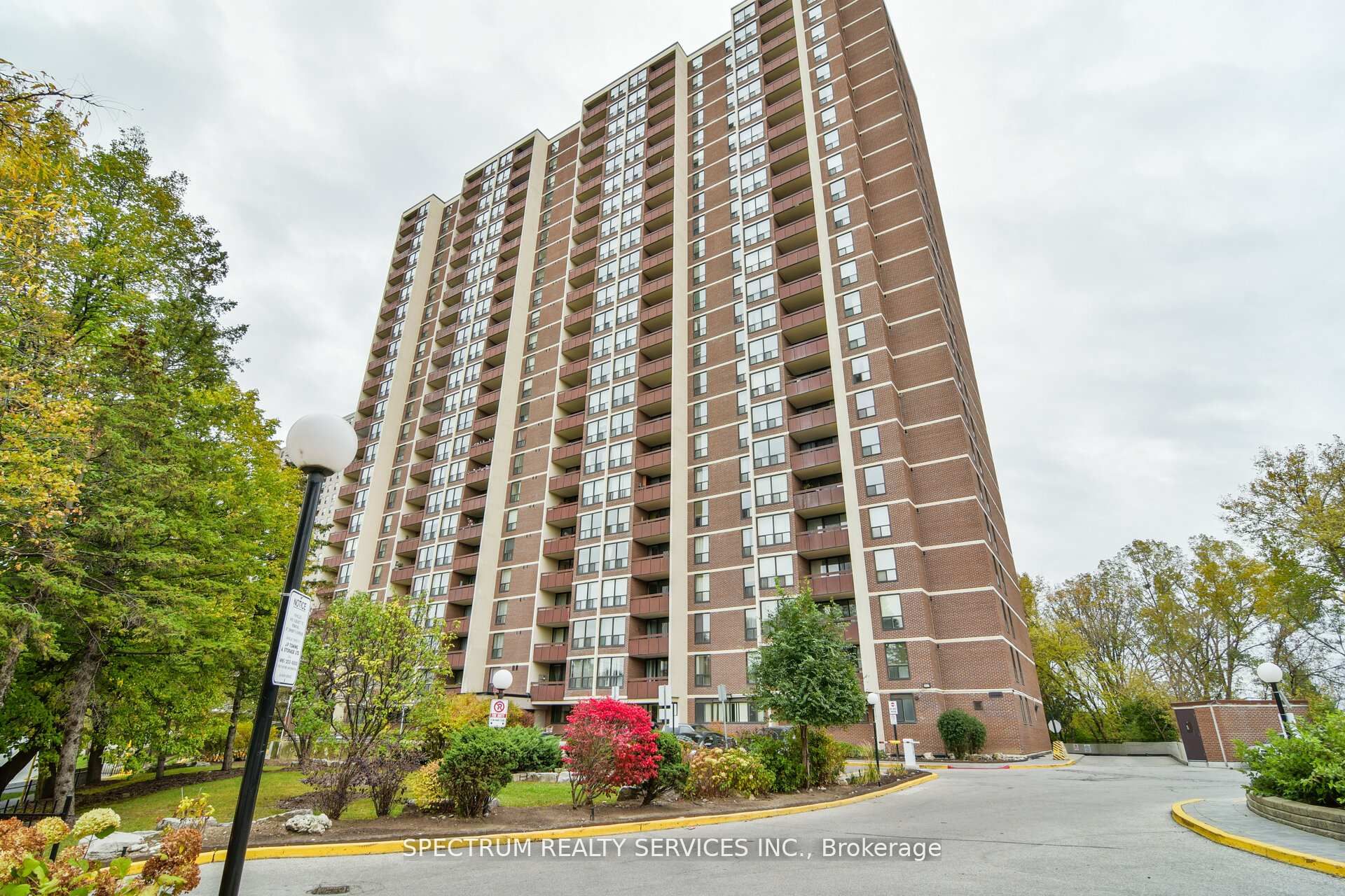85 Emmett Avenue, Toronto, ON M6M 5A2 photo 2