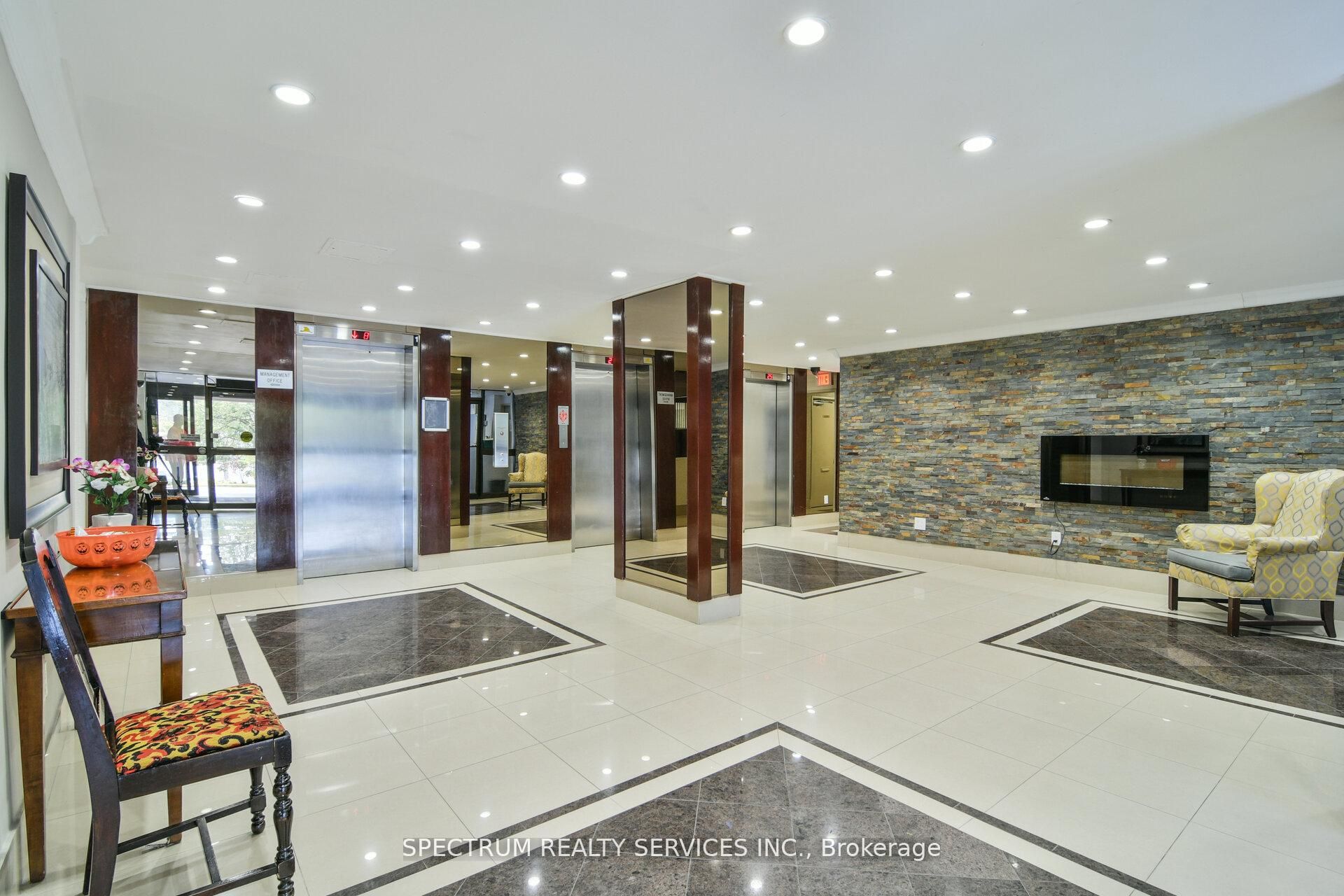 85 Emmett Avenue, Toronto, ON M6M 5A2 photo 4