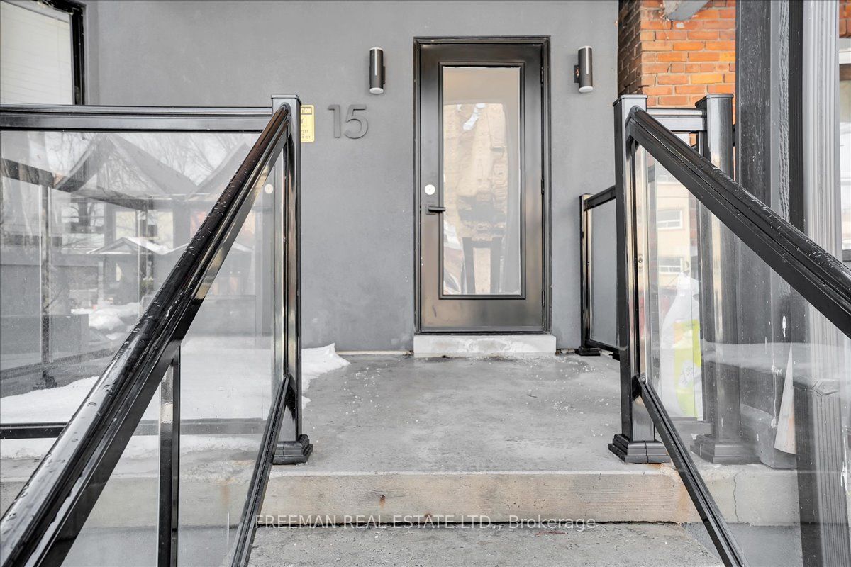 15 Thorburn Avenue 204, Toronto, ON M6K 1C4 photo 2