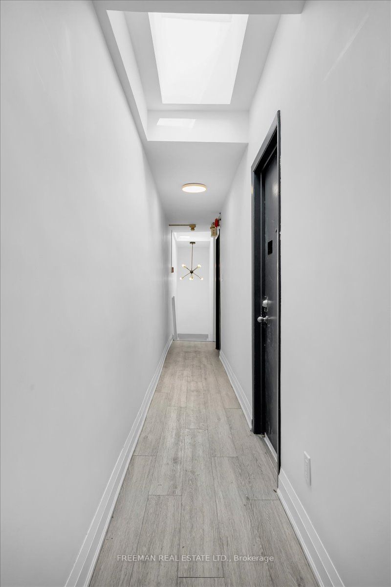 15 Thorburn Avenue 204, Toronto, ON M6K 1C4 photo 4
