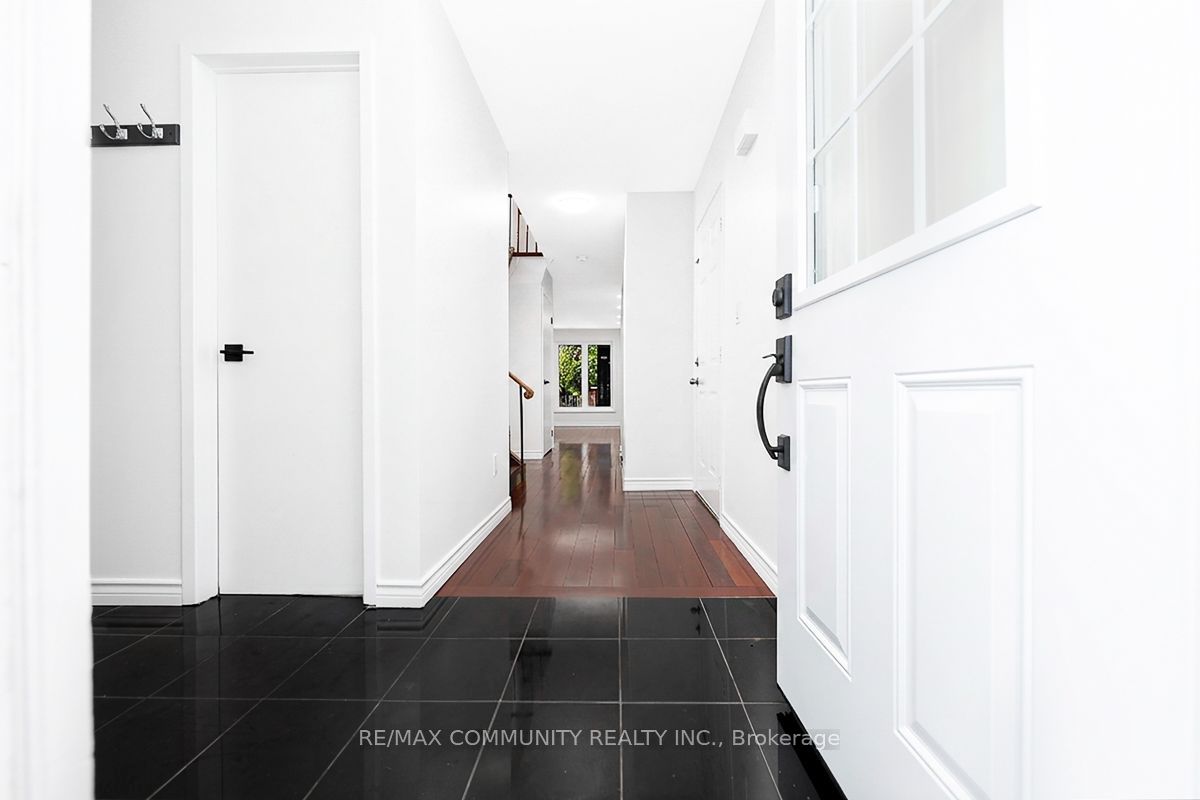 4066 Bishopstoke Lane, Mississauga, ON L4Z 1M6 photo 3