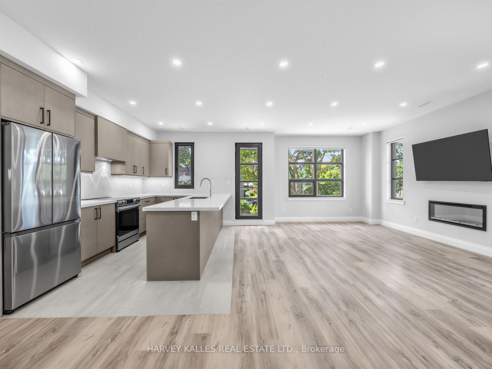 102 Shaver Avenue N 2, Toronto, ON M9B 4N7 photo 2