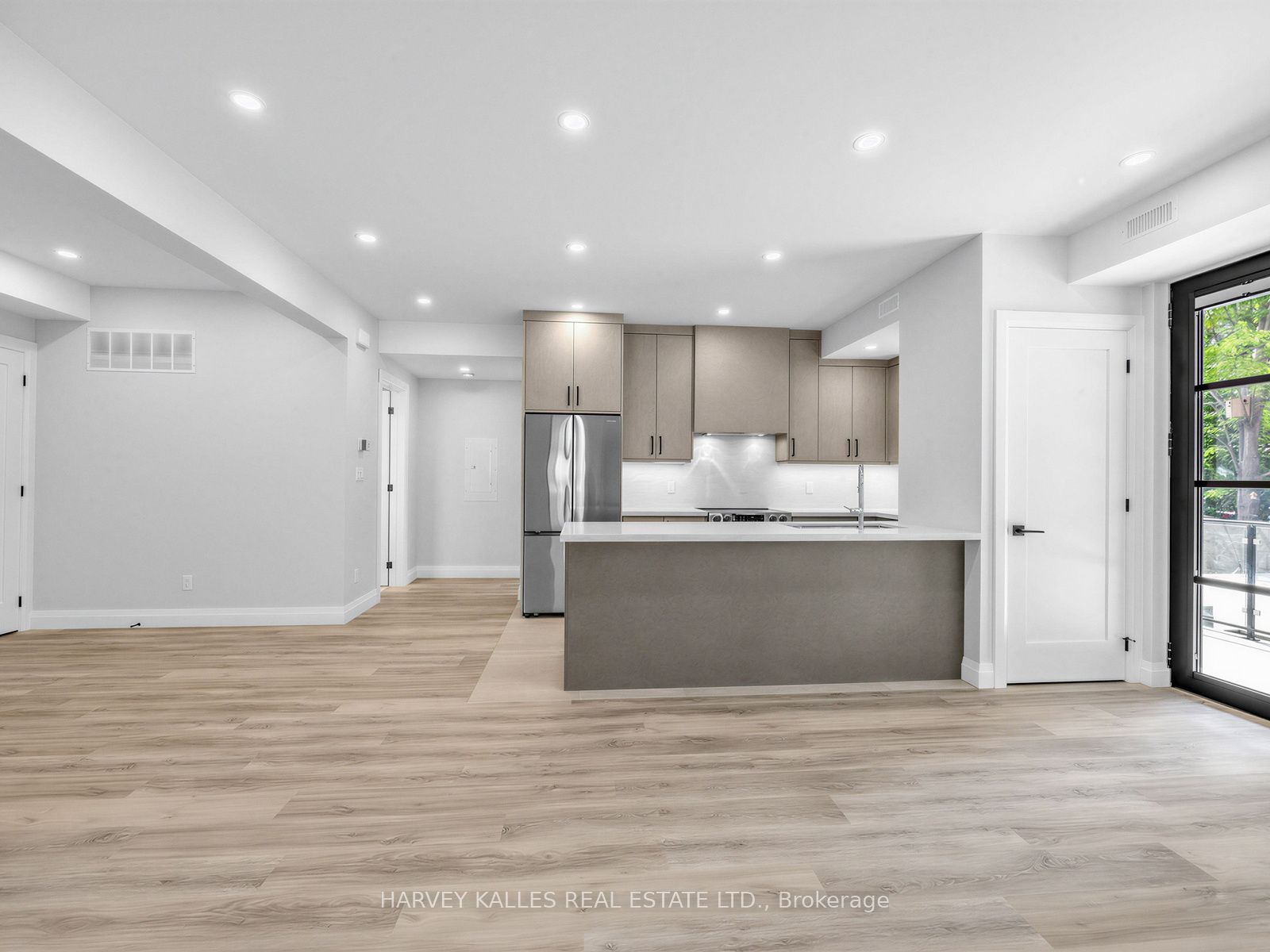 102 Shaver Avenue N 2, Toronto, ON M9B 4N7 photo 4