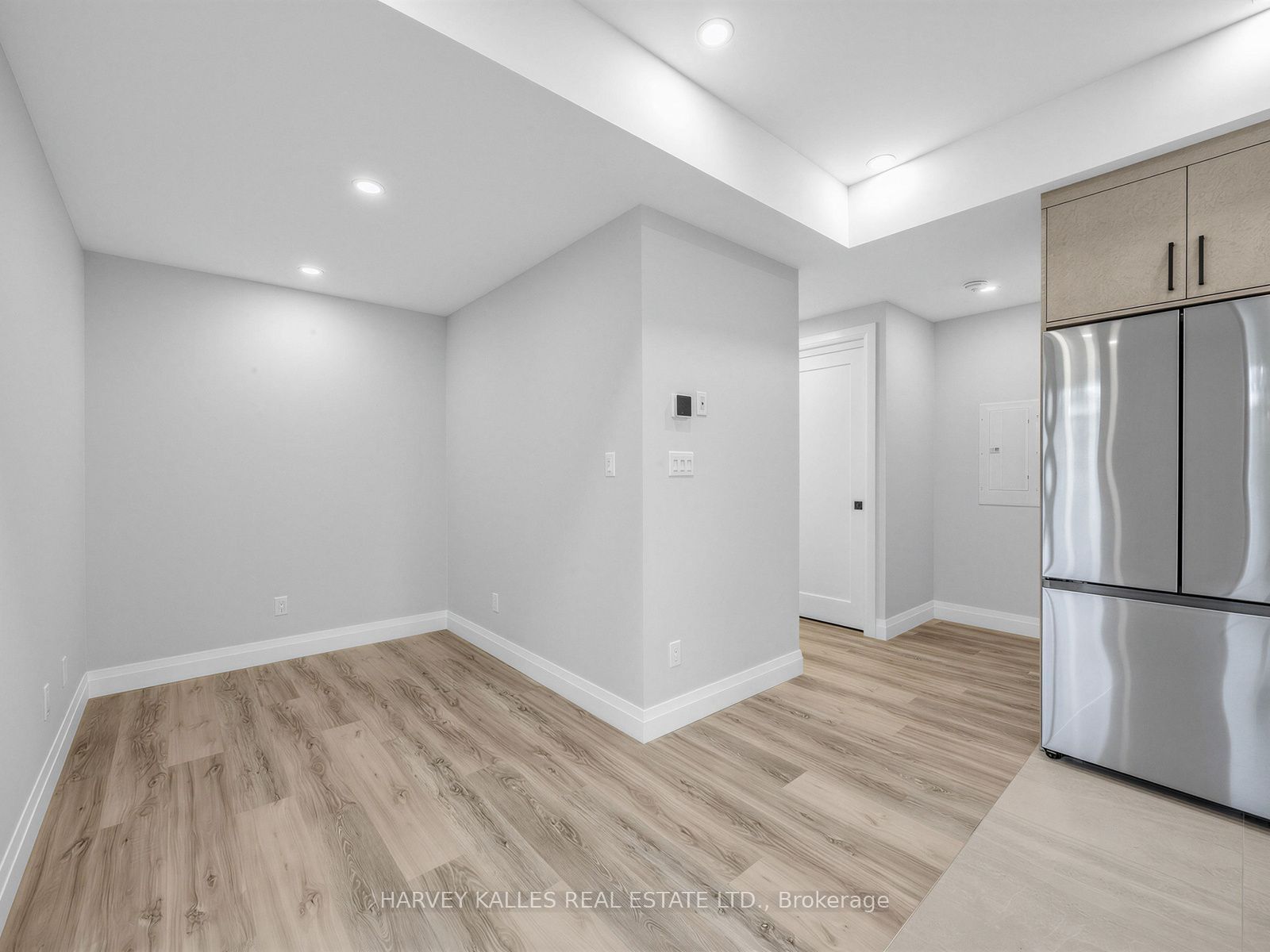 102 Shaver Avenue N 2, Toronto, ON M9B 4N7 photo 5
