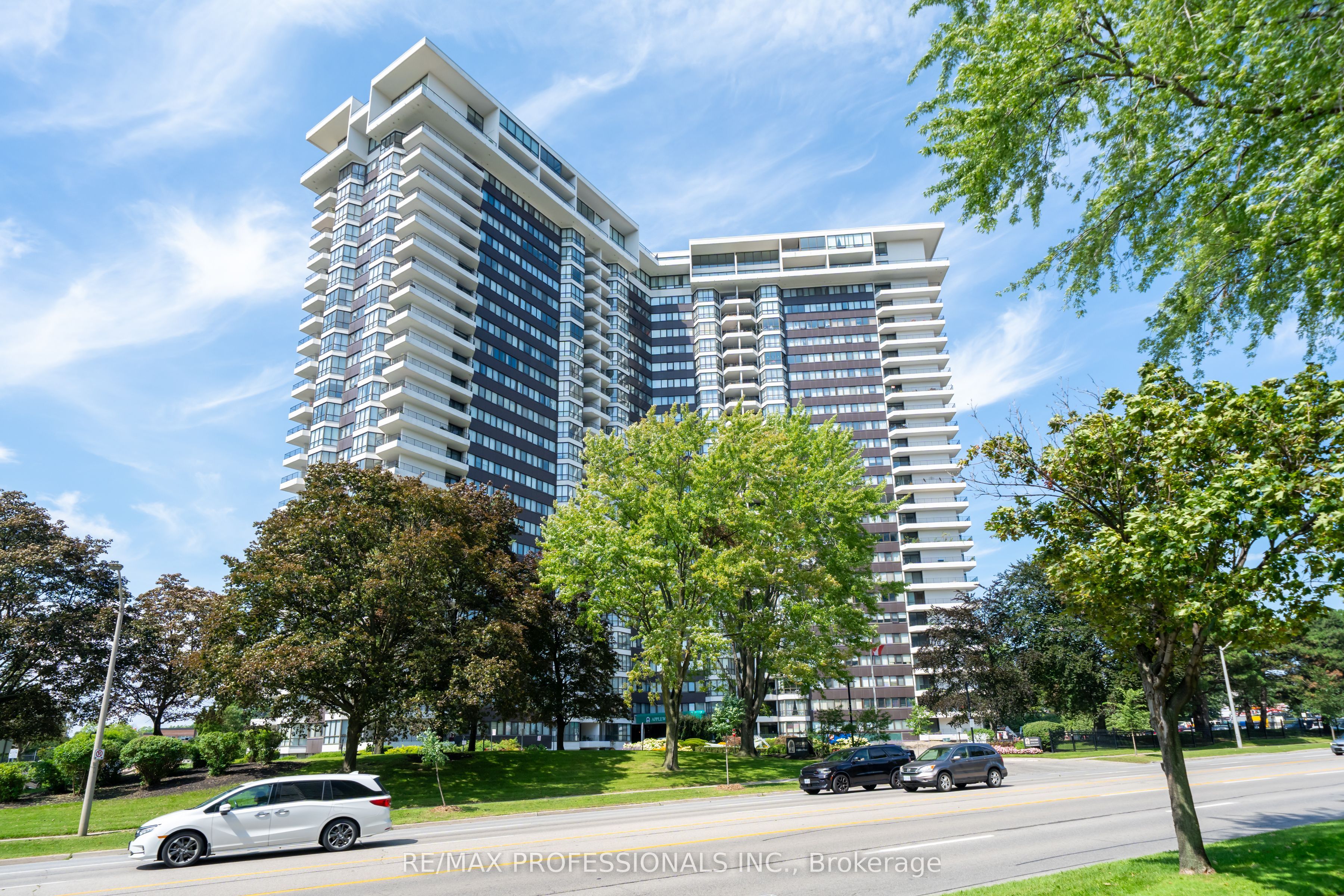 1333 Bloor Street 1204, Mississauga, ON L4Y 3T6 photo 2