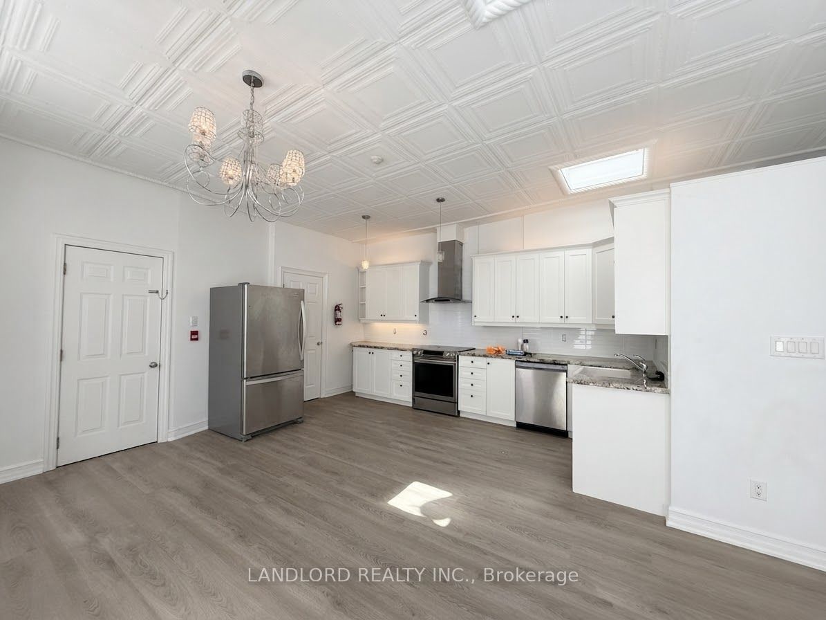 385 Jane Street Upr. Fr, Toronto, ON M6S 3Z3 photo 2