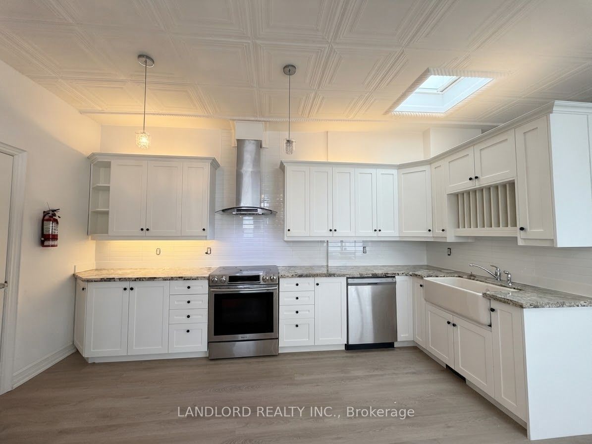 385 Jane Street Upr. Fr, Toronto, ON M6S 3Z3 photo 3