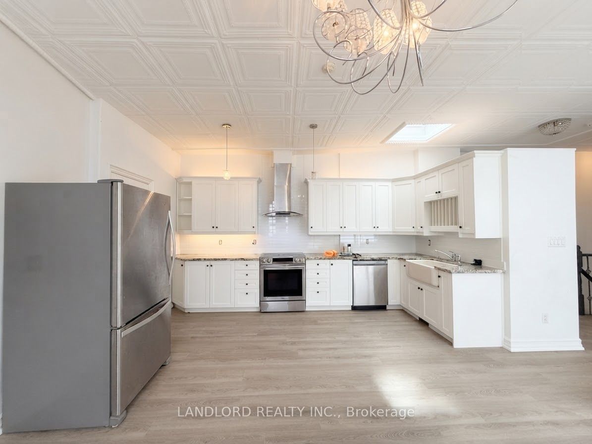 385 Jane Street Upr. Fr, Toronto, ON M6S 3Z3 photo 4